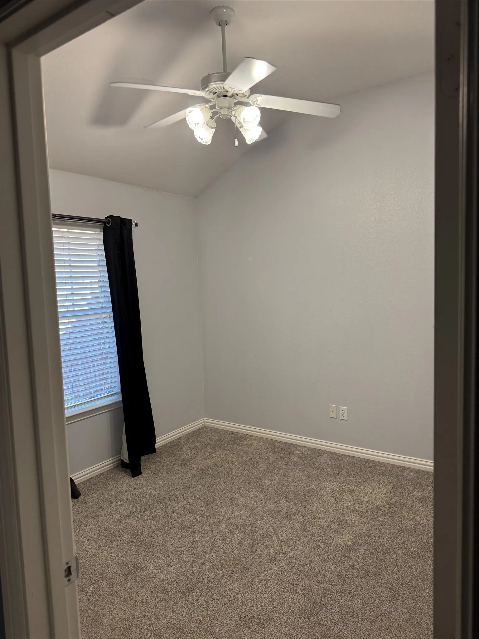 Single Family Residence For Rent in Hood County , 1006 Teresa Court, Granbury, Texas 76048, 2 Bedroom, 2 Bathroom, 2 Garage spaces, 1,190 Sqft, built in 2003, mls#21404571, Real Estate Agent in Granbury, Homes For Rent in Hood county, Homes For Rent in Granbury, Realtor in Granbury Texas, Real Estate Brokerage Independent Realty Texas, Luminita Cordes Realtor
