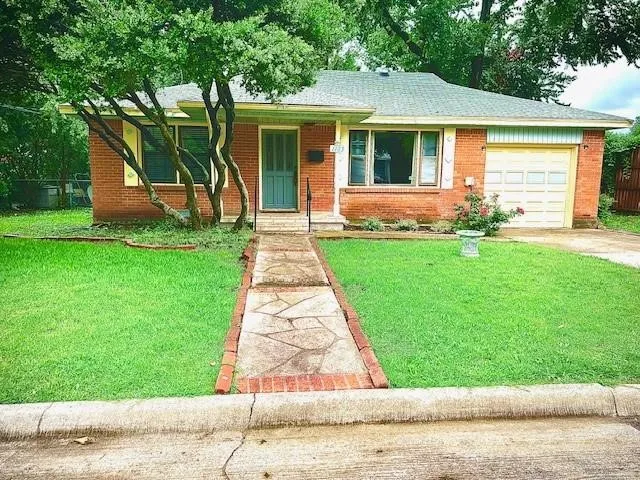 Single Family Residence For Rent in Collin County , 1103 L Avenue, Plano, Texas 75074, 2 Bedroom, 1 Bathroom, 1 Garage spaces, 996 Sqft, built in 1948, mls#21404614, Real Estate Agent in Plano, Homes For Rent in Collin county, Homes For Rent in Plano, Realtor in Plano Texas, Real Estate Brokerage Independent Realty Texas, Luminita Cordes Realtor