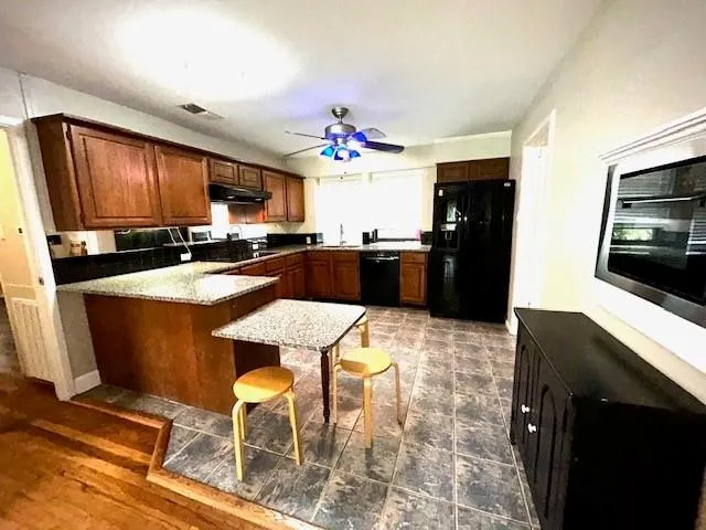 Single Family Residence For Rent in Collin County , 1103 L Avenue, Plano, Texas 75074, 2 Bedroom, 1 Bathroom, 1 Garage spaces, 996 Sqft, built in 1948, mls#21404614, Real Estate Agent in Plano, Homes For Rent in Collin county, Homes For Rent in Plano, Realtor in Plano Texas, Real Estate Brokerage Independent Realty Texas, Luminita Cordes Realtor