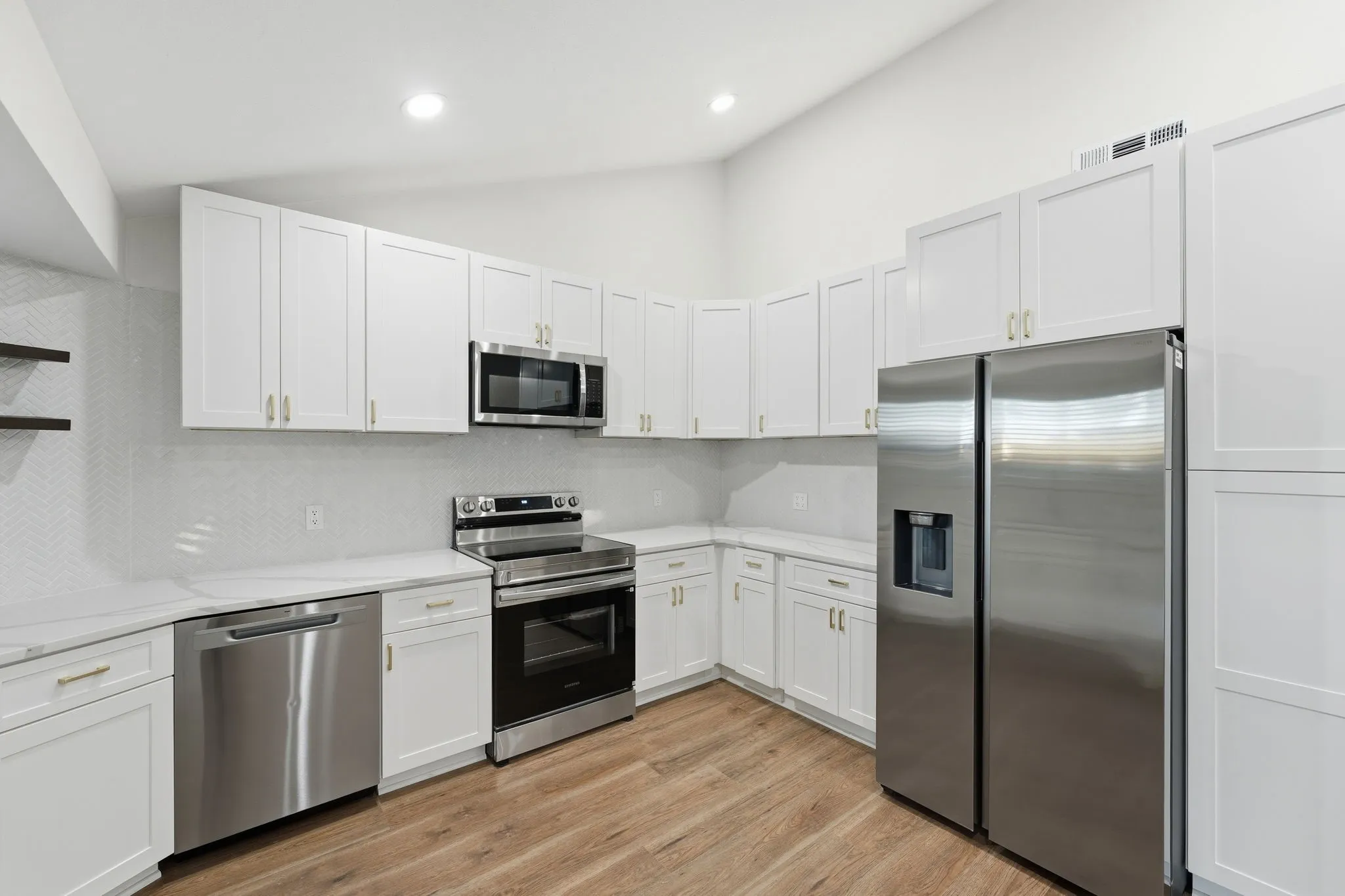 Single Family Residence For Sale in Dallas County , 433 Rollingridge Lane, Garland, Texas 75043, 3 Bedroom, 2 Bathroom, Garage spaces, 1,288 Sqft, built in 1969, mls#21404618, Real Estate Agent in Garland, Homes For Sale in Dallas county, Homes For Sale in Garland, Realtor in Garland Texas, Real Estate Brokerage Independent Realty Texas, Luminita Cordes Realtor