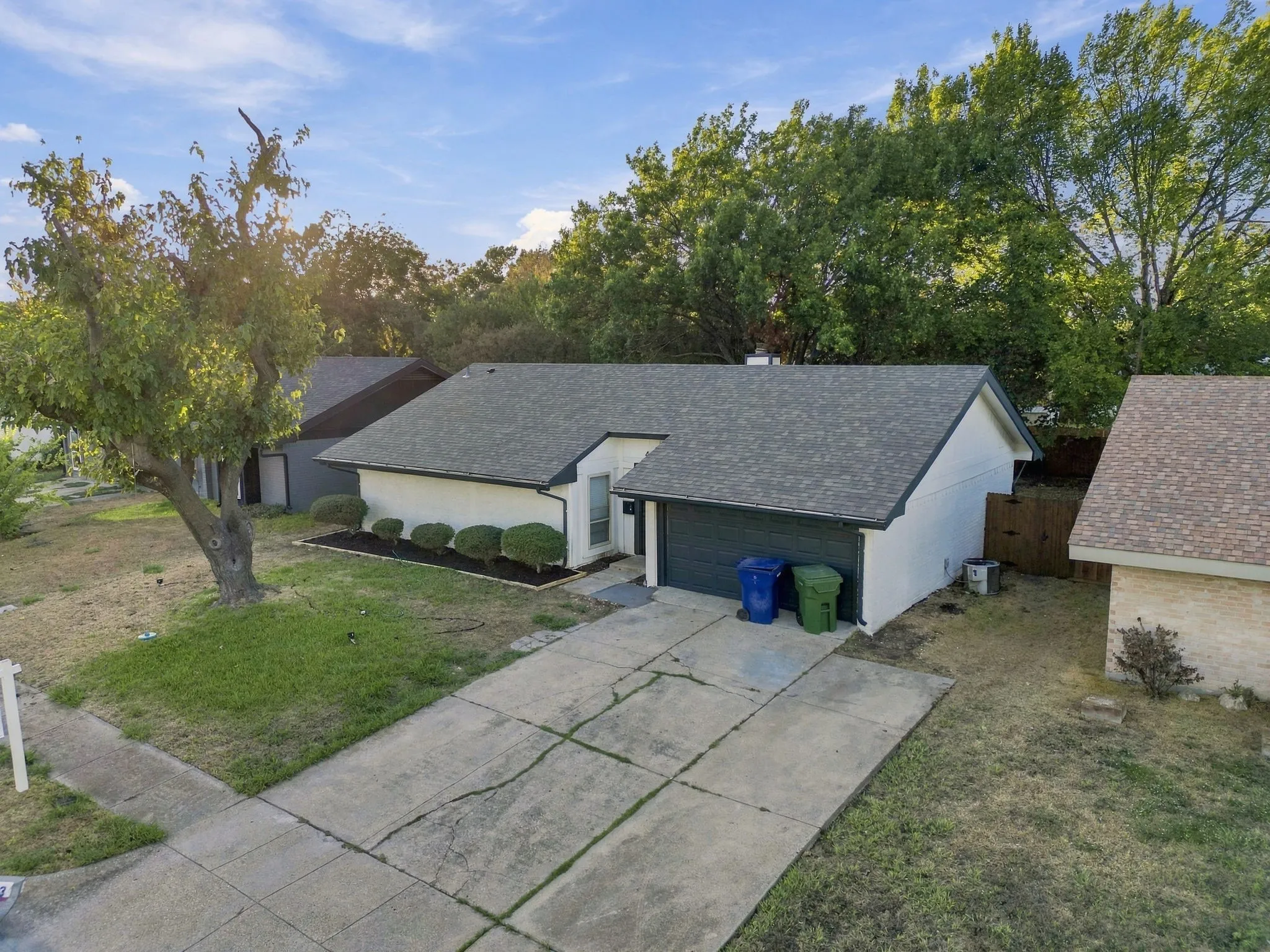 Single Family Residence For Sale in Dallas County , 433 Rollingridge Lane, Garland, Texas 75043, 3 Bedroom, 2 Bathroom, Garage spaces, 1,288 Sqft, built in 1969, mls#21404618, Real Estate Agent in Garland, Homes For Sale in Dallas county, Homes For Sale in Garland, Realtor in Garland Texas, Real Estate Brokerage Independent Realty Texas, Luminita Cordes Realtor