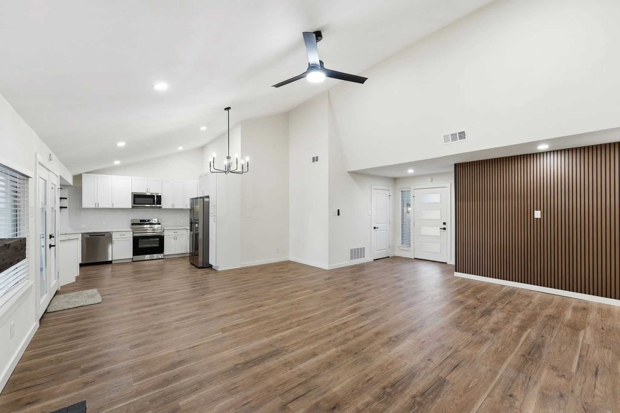 Single Family Residence For Sale in Dallas County , 433 Rollingridge Lane, Garland, Texas 75043, 3 Bedroom, 2 Bathroom, Garage spaces, 1,288 Sqft, built in 1969, mls#21404618, Real Estate Agent in Garland, Homes For Sale in Dallas county, Homes For Sale in Garland, Realtor in Garland Texas, Real Estate Brokerage Independent Realty Texas, Luminita Cordes Realtor