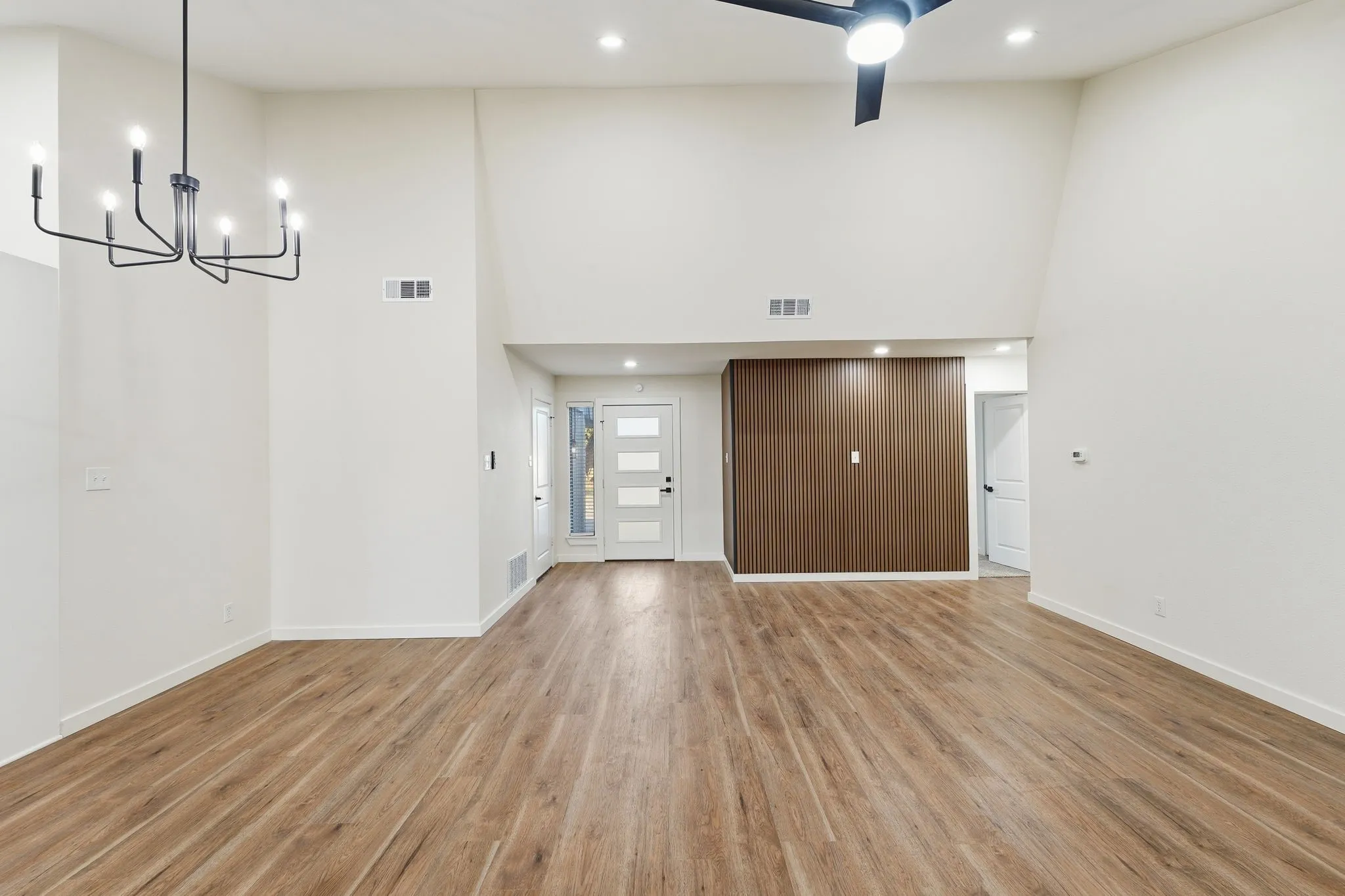 Single Family Residence For Sale in Dallas County , 433 Rollingridge Lane, Garland, Texas 75043, 3 Bedroom, 2 Bathroom, Garage spaces, 1,288 Sqft, built in 1969, mls#21404618, Real Estate Agent in Garland, Homes For Sale in Dallas county, Homes For Sale in Garland, Realtor in Garland Texas, Real Estate Brokerage Independent Realty Texas, Luminita Cordes Realtor