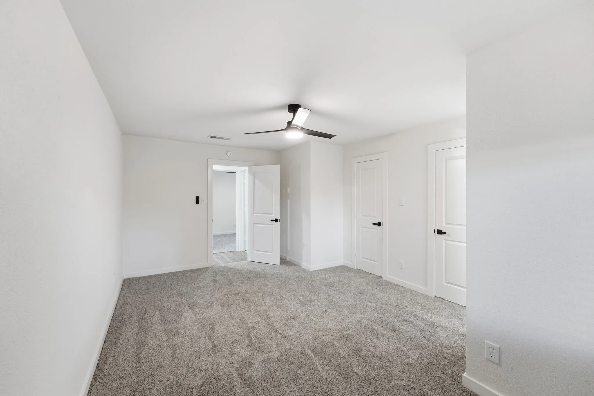 Single Family Residence For Sale in Dallas County , 433 Rollingridge Lane, Garland, Texas 75043, 3 Bedroom, 2 Bathroom, Garage spaces, 1,288 Sqft, built in 1969, mls#21404618, Real Estate Agent in Garland, Homes For Sale in Dallas county, Homes For Sale in Garland, Realtor in Garland Texas, Real Estate Brokerage Independent Realty Texas, Luminita Cordes Realtor