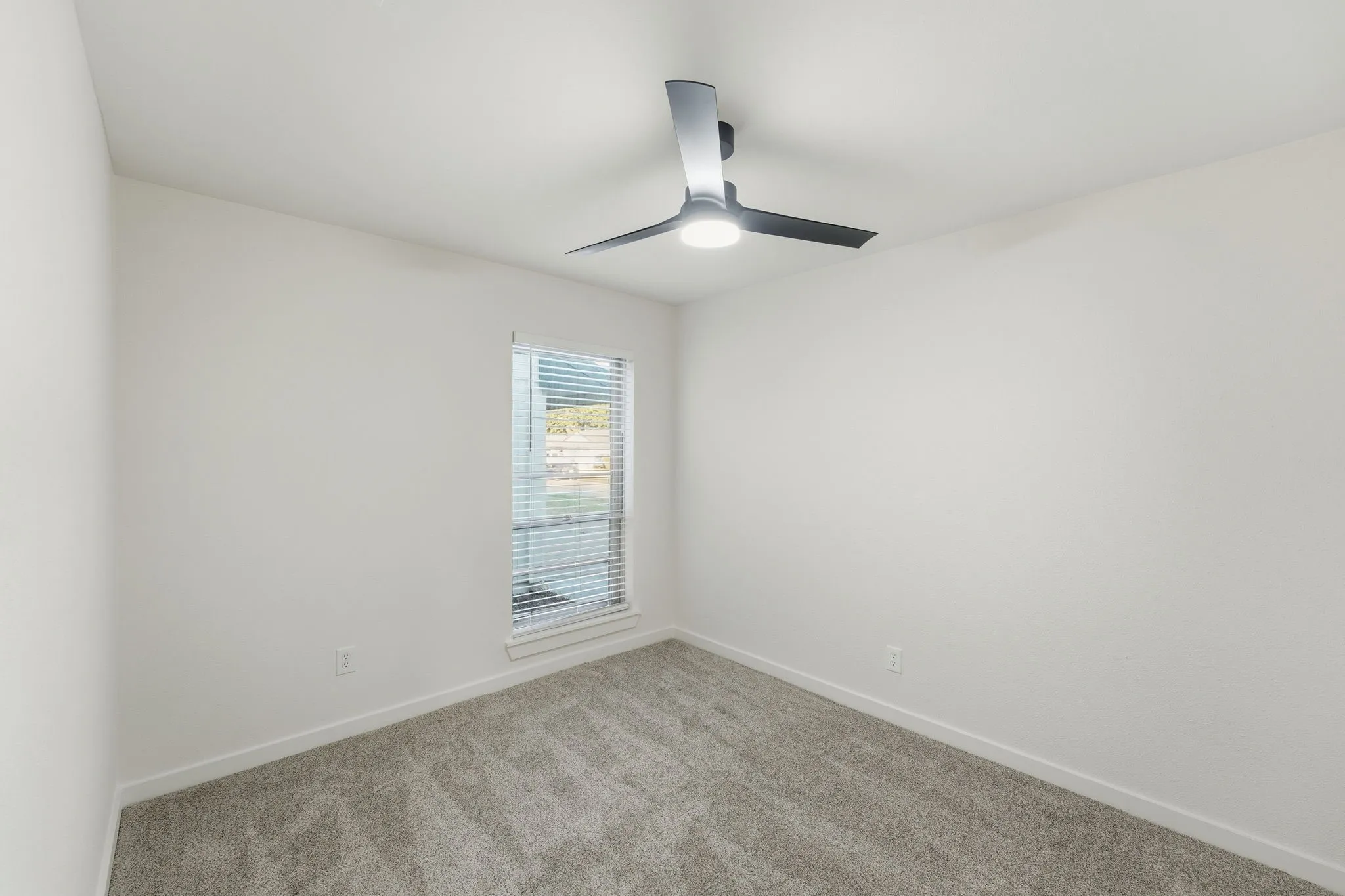 Single Family Residence For Sale in Dallas County , 433 Rollingridge Lane, Garland, Texas 75043, 3 Bedroom, 2 Bathroom, Garage spaces, 1,288 Sqft, built in 1969, mls#21404618, Real Estate Agent in Garland, Homes For Sale in Dallas county, Homes For Sale in Garland, Realtor in Garland Texas, Real Estate Brokerage Independent Realty Texas, Luminita Cordes Realtor