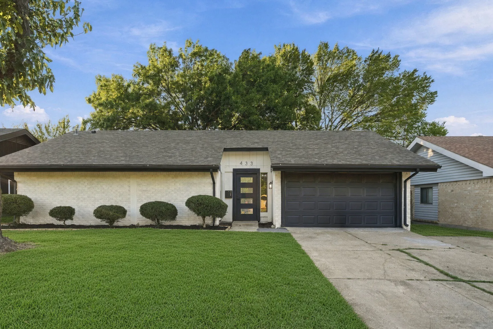 Single Family Residence For Sale in Dallas County , 433 Rollingridge Lane, Garland, Texas 75043, 3 Bedroom, 2 Bathroom, Garage spaces, 1,288 Sqft, built in 1969, mls#21404618, Real Estate Agent in Garland, Homes For Sale in Dallas county, Homes For Sale in Garland, Realtor in Garland Texas, Real Estate Brokerage Independent Realty Texas, Luminita Cordes Realtor
