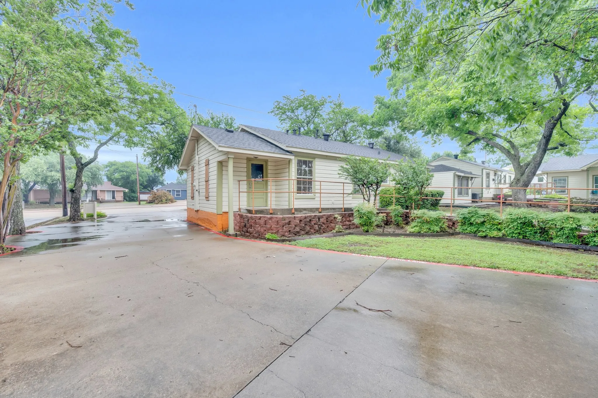 Business For Rent in Dallas County , 216 W Belt Line Road, Cedar Hill, Texas 75104, 0, 0, Garage spaces, 0 Sqft, built in 1940, mls#21404622, Real Estate Agent in Cedar Hill, Homes For Rent in Dallas county, Homes For Rent in Cedar Hill, Realtor in Cedar Hill Texas, Real Estate Brokerage Independent Realty Texas, Luminita Cordes Realtor