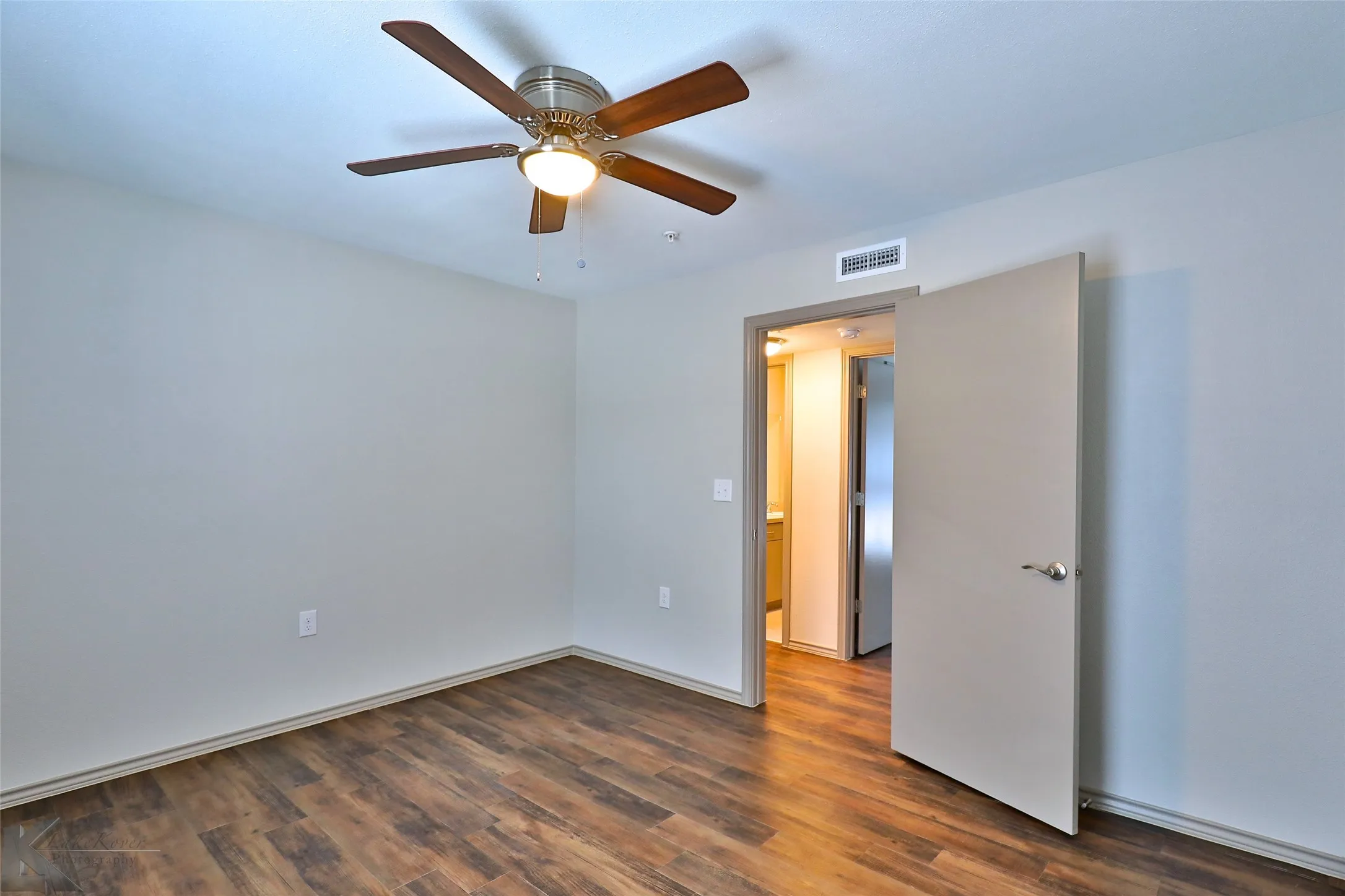 Apartment For Rent in Taylor County , 2800 Sayles Boulevard 07 A, Abilene, Texas 79605, 2 Bedroom, 1 Bathroom, Garage spaces, 975 Sqft, built in 1966, mls#21404623, Real Estate Agent in Abilene, Homes For Rent in Taylor county, Homes For Rent in Abilene, Realtor in Abilene Texas, Real Estate Brokerage Independent Realty Texas, Luminita Cordes Realtor