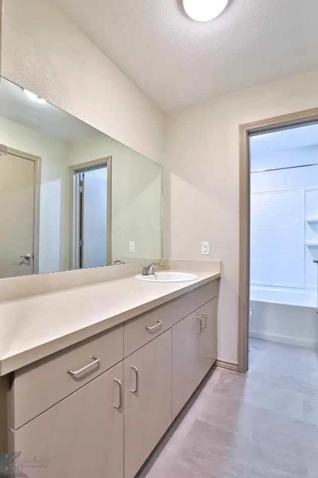 Apartment For Rent in Taylor County , 2800 Sayles Boulevard 07 A, Abilene, Texas 79605, 2 Bedroom, 1 Bathroom, Garage spaces, 975 Sqft, built in 1966, mls#21404623, Real Estate Agent in Abilene, Homes For Rent in Taylor county, Homes For Rent in Abilene, Realtor in Abilene Texas, Real Estate Brokerage Independent Realty Texas, Luminita Cordes Realtor