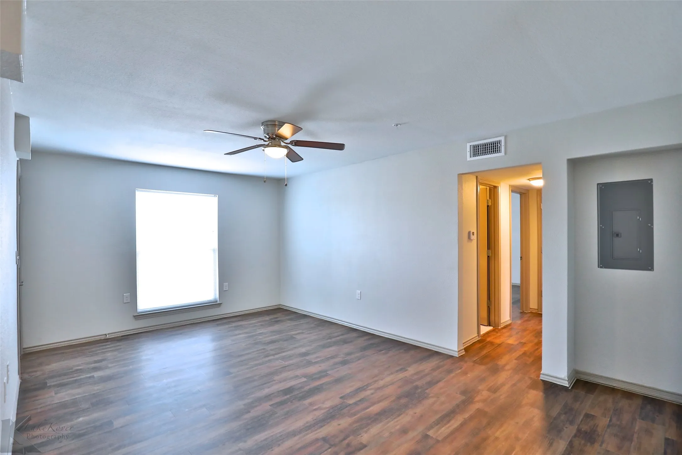 Apartment For Rent in Taylor County , 2800 Sayles Boulevard 07 A, Abilene, Texas 79605, 2 Bedroom, 1 Bathroom, Garage spaces, 975 Sqft, built in 1966, mls#21404623, Real Estate Agent in Abilene, Homes For Rent in Taylor county, Homes For Rent in Abilene, Realtor in Abilene Texas, Real Estate Brokerage Independent Realty Texas, Luminita Cordes Realtor