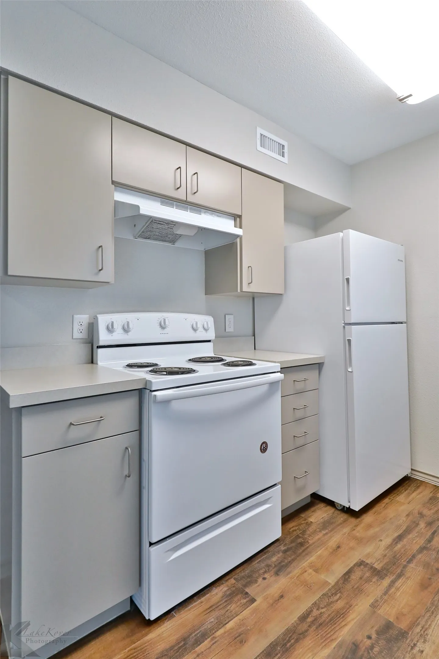 Apartment For Rent in Taylor County , 2800 Sayles Boulevard 07 A, Abilene, Texas 79605, 2 Bedroom, 1 Bathroom, Garage spaces, 975 Sqft, built in 1966, mls#21404623, Real Estate Agent in Abilene, Homes For Rent in Taylor county, Homes For Rent in Abilene, Realtor in Abilene Texas, Real Estate Brokerage Independent Realty Texas, Luminita Cordes Realtor