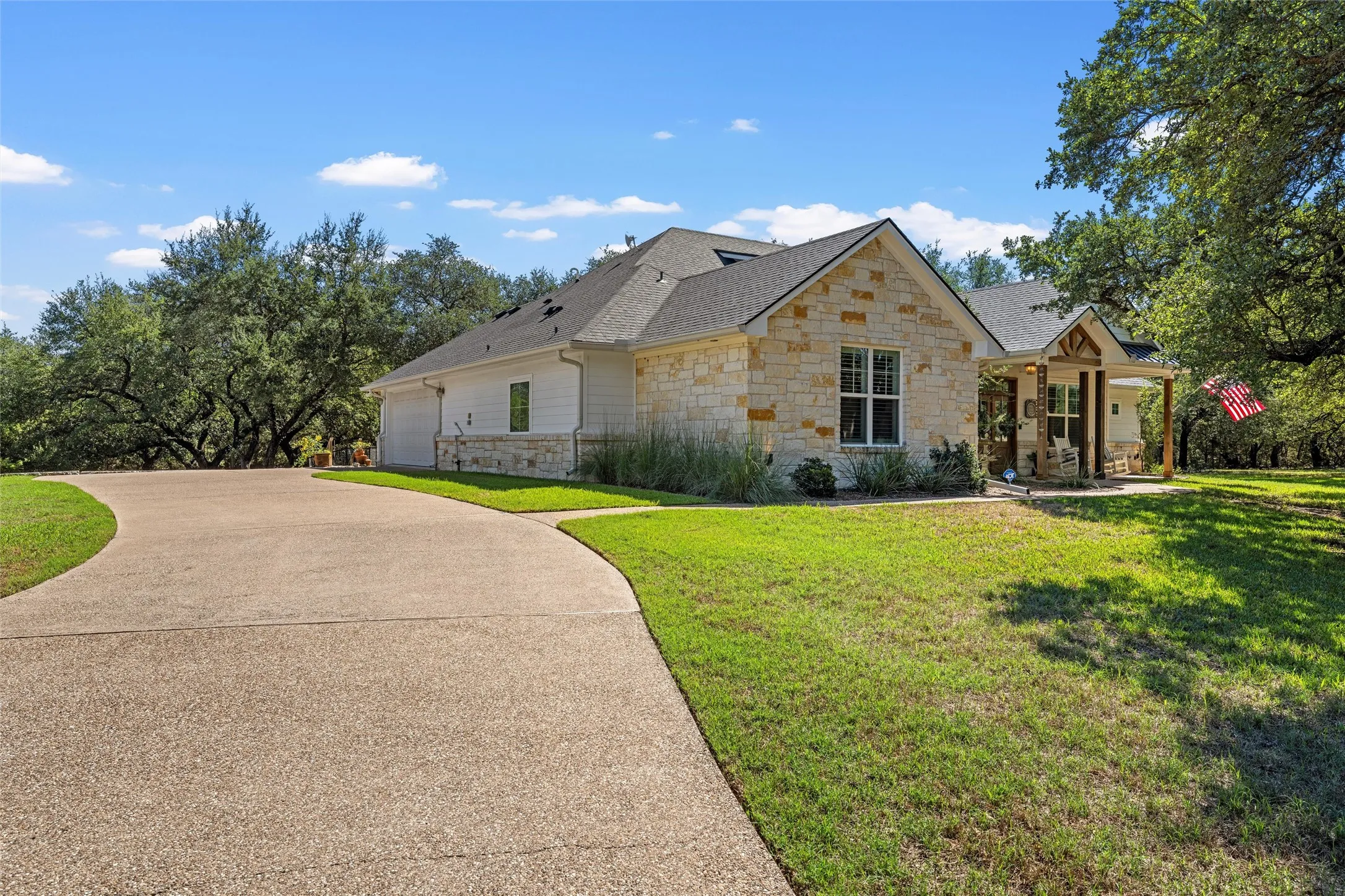 Single Family Residence For Sale in Mc Lennan County , 320 Kandus Cove, China Spring, Texas 76633, 4 Bedroom, 3 Bathroom, 2 Garage spaces, 2,528 Sqft, built in 2018, mls#21404063, Real Estate Agent in China Spring, Homes For Sale in Mc Lennan county, Homes For Sale in China Spring, Realtor in China Spring Texas, Real Estate Brokerage Independent Realty Texas, Luminita Cordes Realtor