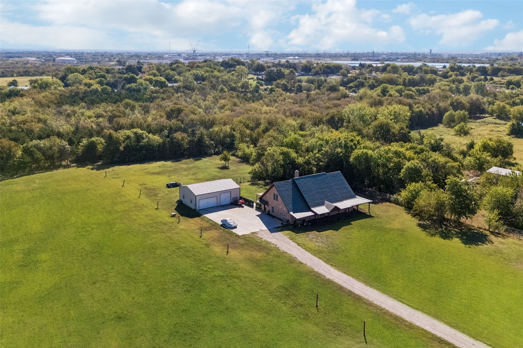 Single Family Residence For Sale in Collin County , 1430 Harlin Drive, St Paul, Texas 75098, 4 Bedroom, 3 Bathroom, 3 Garage spaces, 2,317 Sqft, built in 2006, mls#21404160, Real Estate Agent in St Paul, Homes For Sale in Collin county, Homes For Sale in St Paul, Realtor in St Paul Texas, Real Estate Brokerage Independent Realty Texas, Luminita Cordes Realtor