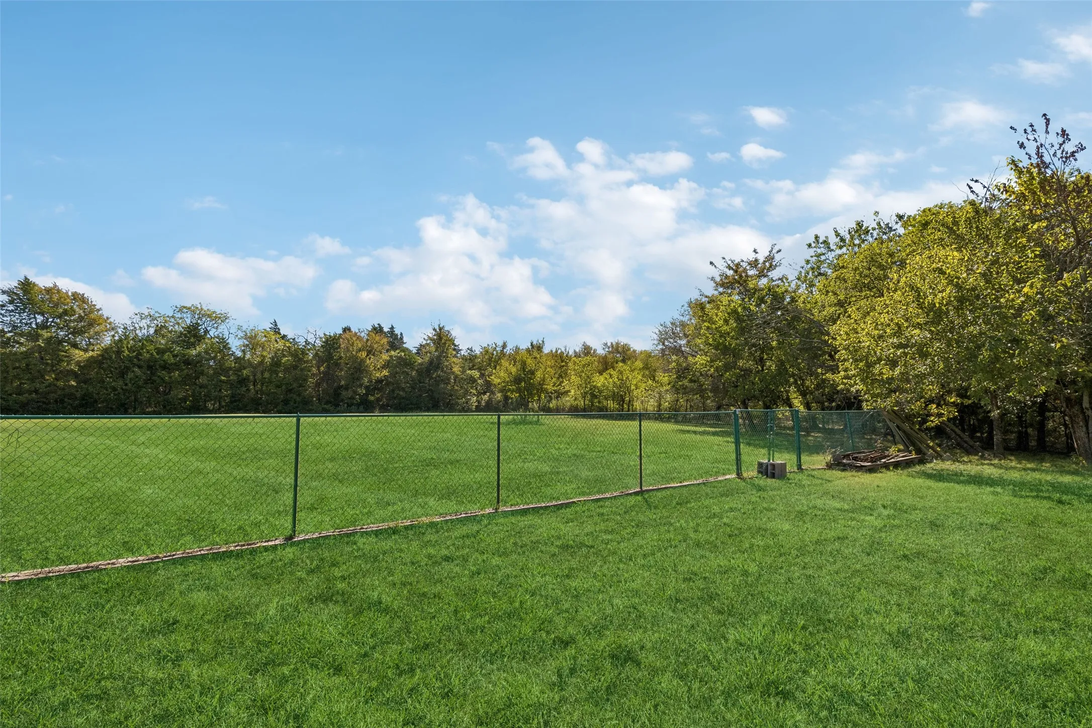 Single Family Residence For Sale in Collin County , 1430 Harlin Drive, St Paul, Texas 75098, 4 Bedroom, 3 Bathroom, 3 Garage spaces, 2,317 Sqft, built in 2006, mls#21404160, Real Estate Agent in St Paul, Homes For Sale in Collin county, Homes For Sale in St Paul, Realtor in St Paul Texas, Real Estate Brokerage Independent Realty Texas, Luminita Cordes Realtor