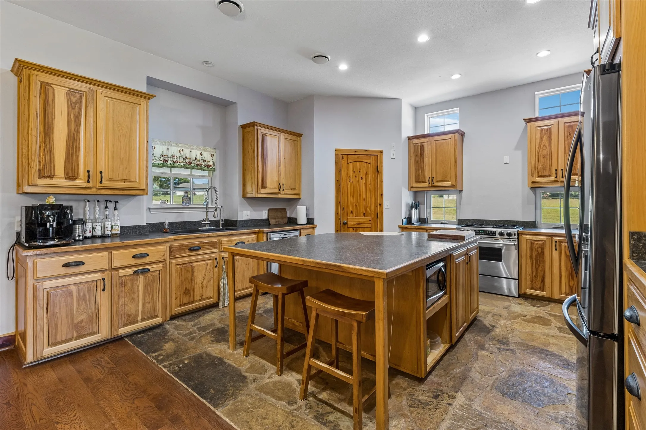 Single Family Residence For Sale in Collin County , 1430 Harlin Drive, St Paul, Texas 75098, 4 Bedroom, 3 Bathroom, 3 Garage spaces, 2,317 Sqft, built in 2006, mls#21404160, Real Estate Agent in St Paul, Homes For Sale in Collin county, Homes For Sale in St Paul, Realtor in St Paul Texas, Real Estate Brokerage Independent Realty Texas, Luminita Cordes Realtor