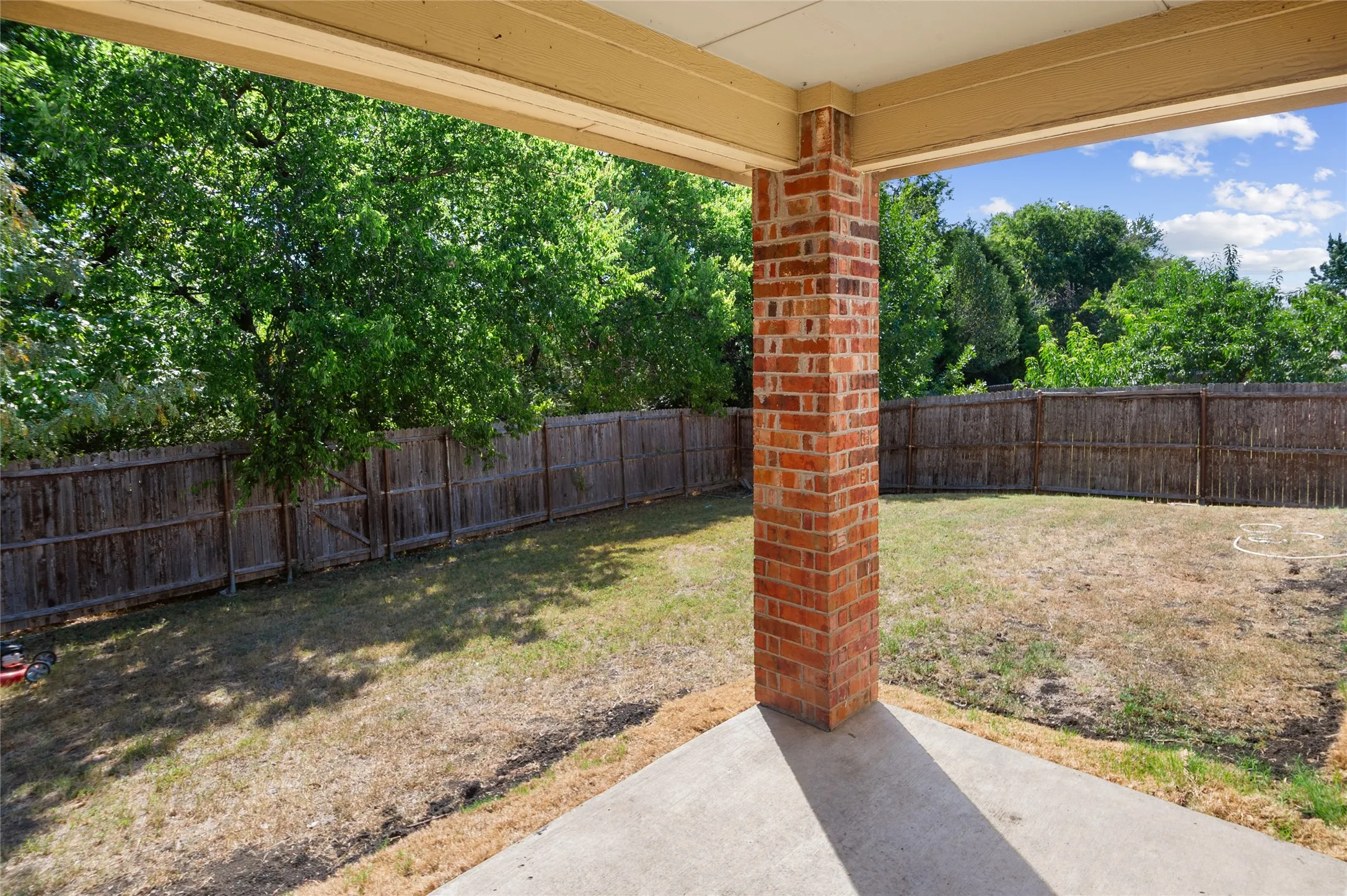 Single Family Residence For Rent in Collin County , 805 Hazels Way, Anna, Texas 75409, 3 Bedroom, 2 Bathroom, 2 Garage spaces, 1,688 Sqft, built in 2014, mls#21404628, Real Estate Agent in Anna, Homes For Rent in Collin county, Homes For Rent in Anna, Realtor in Anna Texas, Real Estate Brokerage Independent Realty Texas, Luminita Cordes Realtor