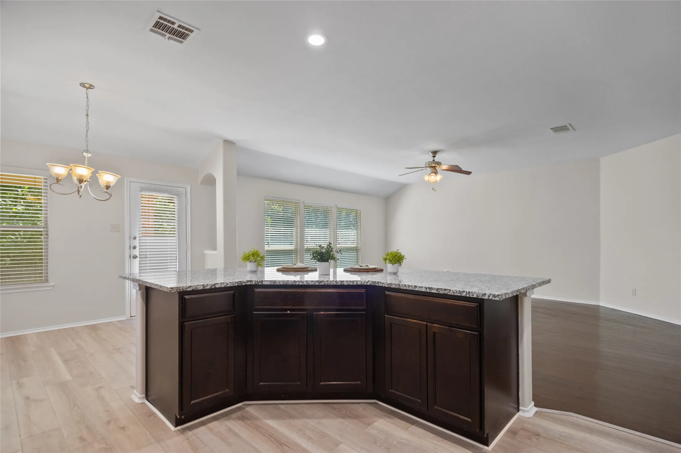 Single Family Residence For Rent in Collin County , 805 Hazels Way, Anna, Texas 75409, 3 Bedroom, 2 Bathroom, 2 Garage spaces, 1,688 Sqft, built in 2014, mls#21404628, Real Estate Agent in Anna, Homes For Rent in Collin county, Homes For Rent in Anna, Realtor in Anna Texas, Real Estate Brokerage Independent Realty Texas, Luminita Cordes Realtor