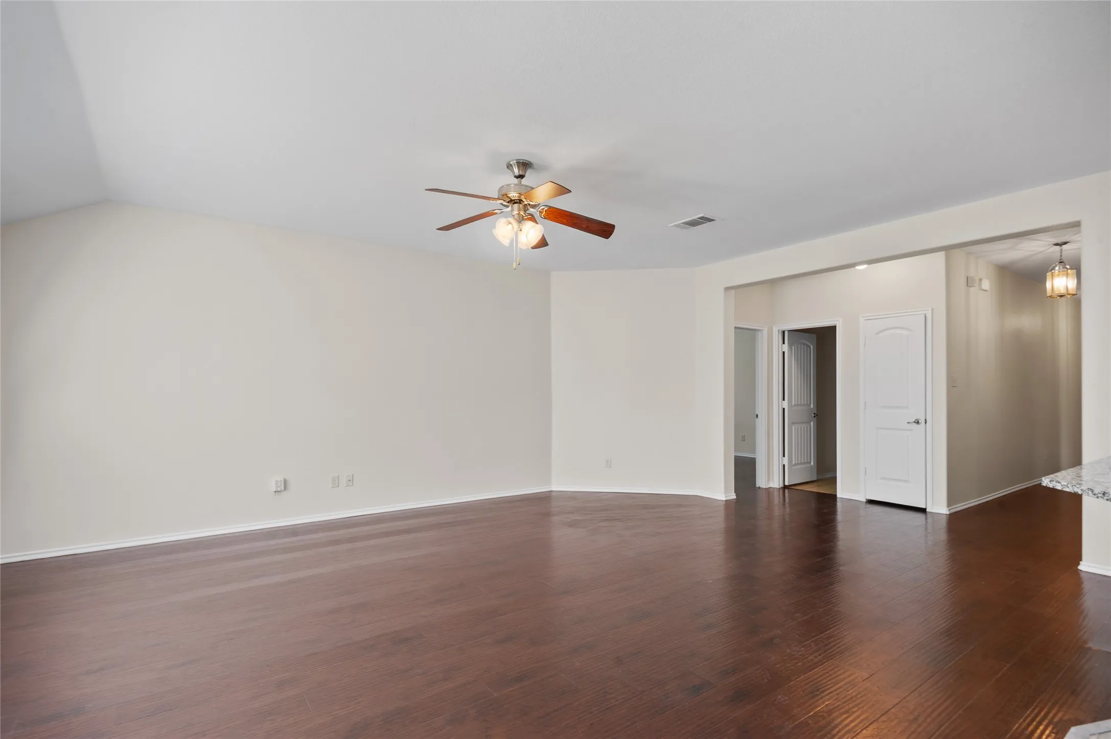 Single Family Residence For Rent in Collin County , 805 Hazels Way, Anna, Texas 75409, 3 Bedroom, 2 Bathroom, 2 Garage spaces, 1,688 Sqft, built in 2014, mls#21404628, Real Estate Agent in Anna, Homes For Rent in Collin county, Homes For Rent in Anna, Realtor in Anna Texas, Real Estate Brokerage Independent Realty Texas, Luminita Cordes Realtor