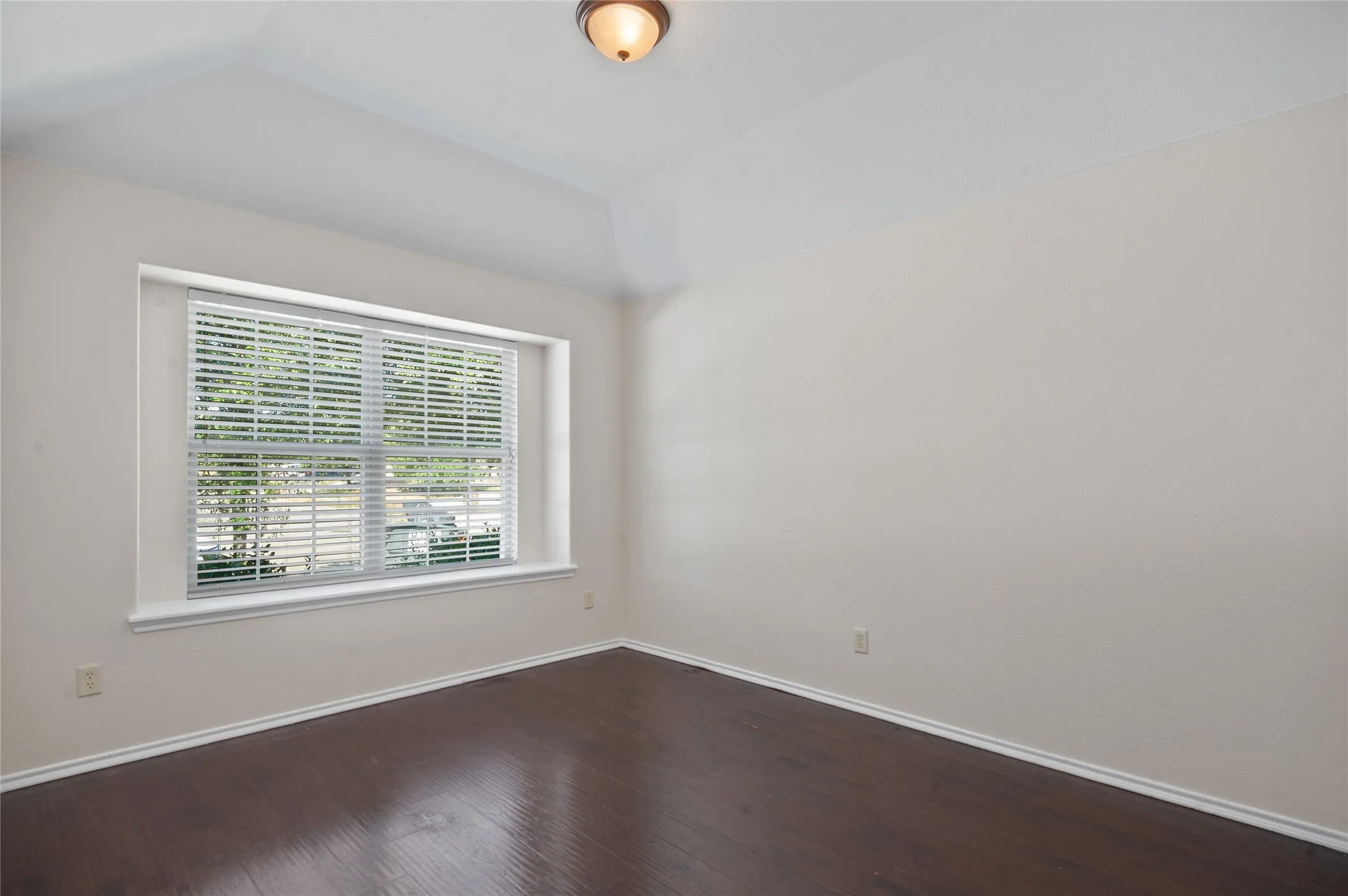 Single Family Residence For Rent in Collin County , 805 Hazels Way, Anna, Texas 75409, 3 Bedroom, 2 Bathroom, 2 Garage spaces, 1,688 Sqft, built in 2014, mls#21404628, Real Estate Agent in Anna, Homes For Rent in Collin county, Homes For Rent in Anna, Realtor in Anna Texas, Real Estate Brokerage Independent Realty Texas, Luminita Cordes Realtor