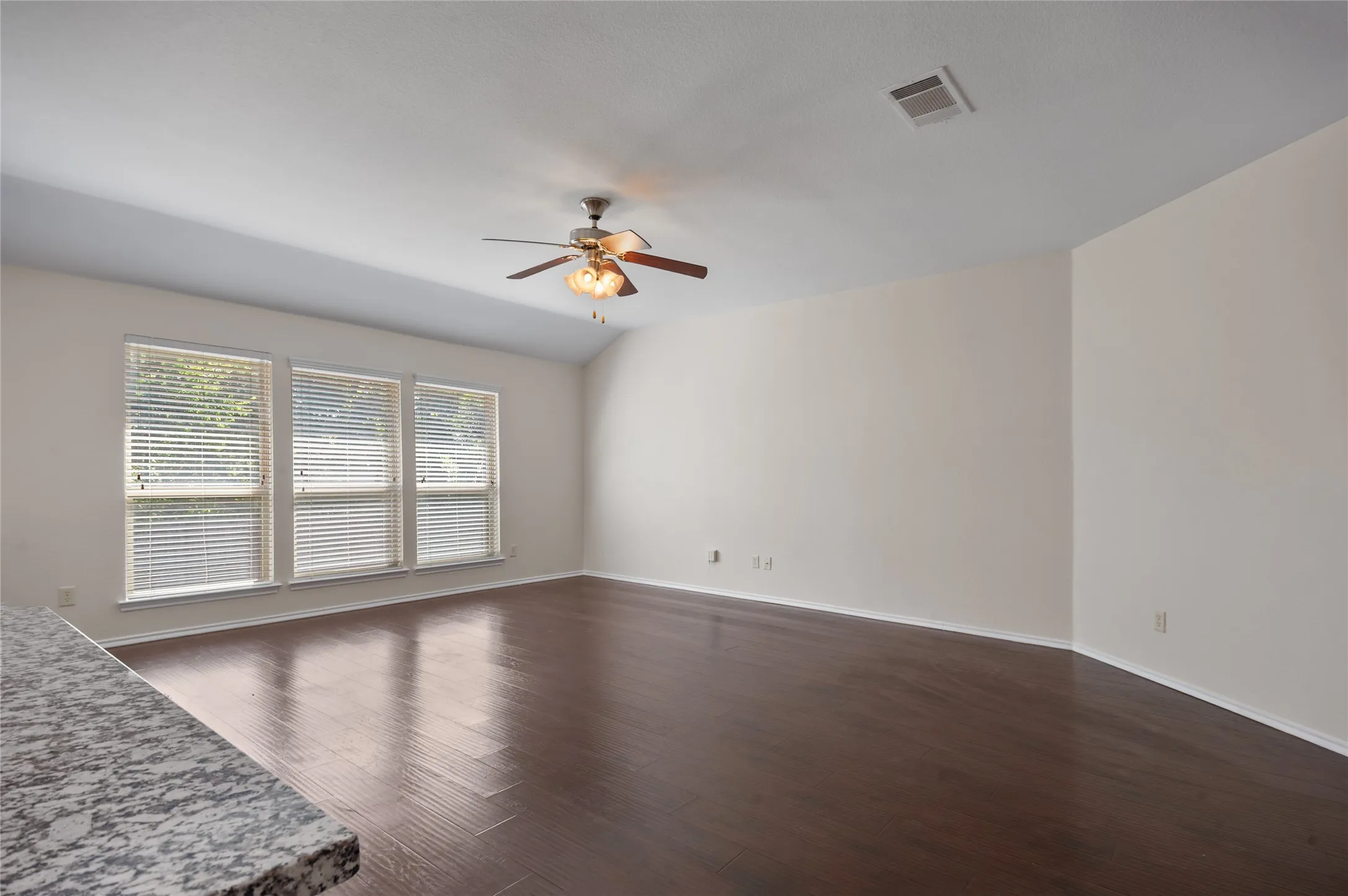 Single Family Residence For Rent in Collin County , 805 Hazels Way, Anna, Texas 75409, 3 Bedroom, 2 Bathroom, 2 Garage spaces, 1,688 Sqft, built in 2014, mls#21404628, Real Estate Agent in Anna, Homes For Rent in Collin county, Homes For Rent in Anna, Realtor in Anna Texas, Real Estate Brokerage Independent Realty Texas, Luminita Cordes Realtor