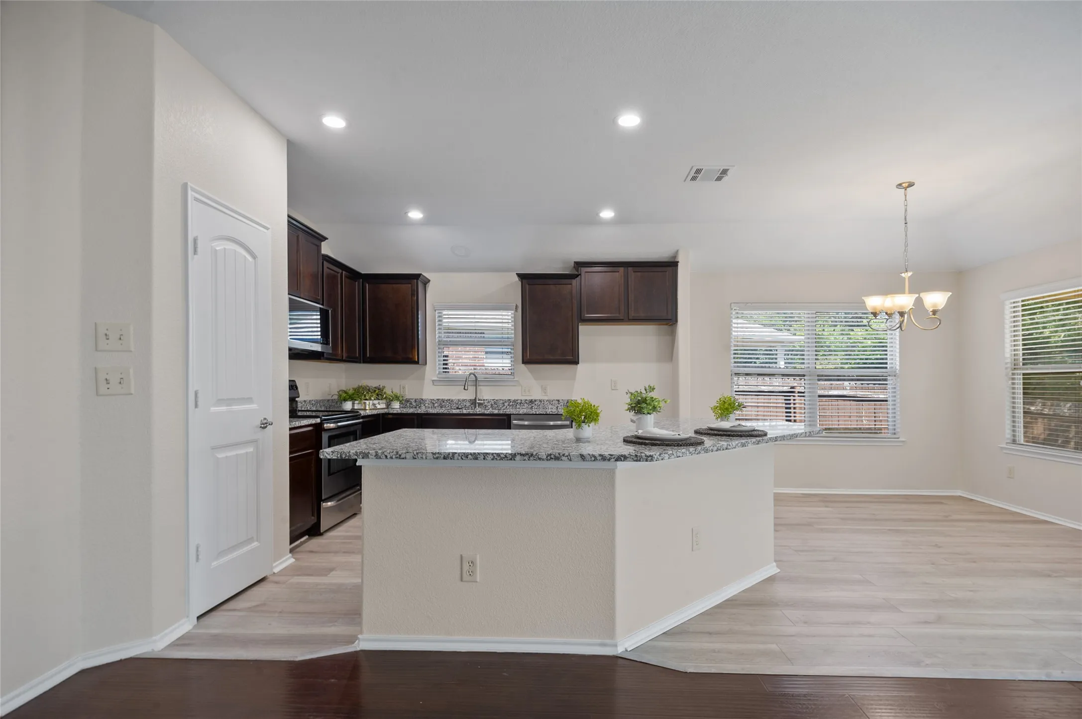 Single Family Residence For Rent in Collin County , 805 Hazels Way, Anna, Texas 75409, 3 Bedroom, 2 Bathroom, 2 Garage spaces, 1,688 Sqft, built in 2014, mls#21404628, Real Estate Agent in Anna, Homes For Rent in Collin county, Homes For Rent in Anna, Realtor in Anna Texas, Real Estate Brokerage Independent Realty Texas, Luminita Cordes Realtor