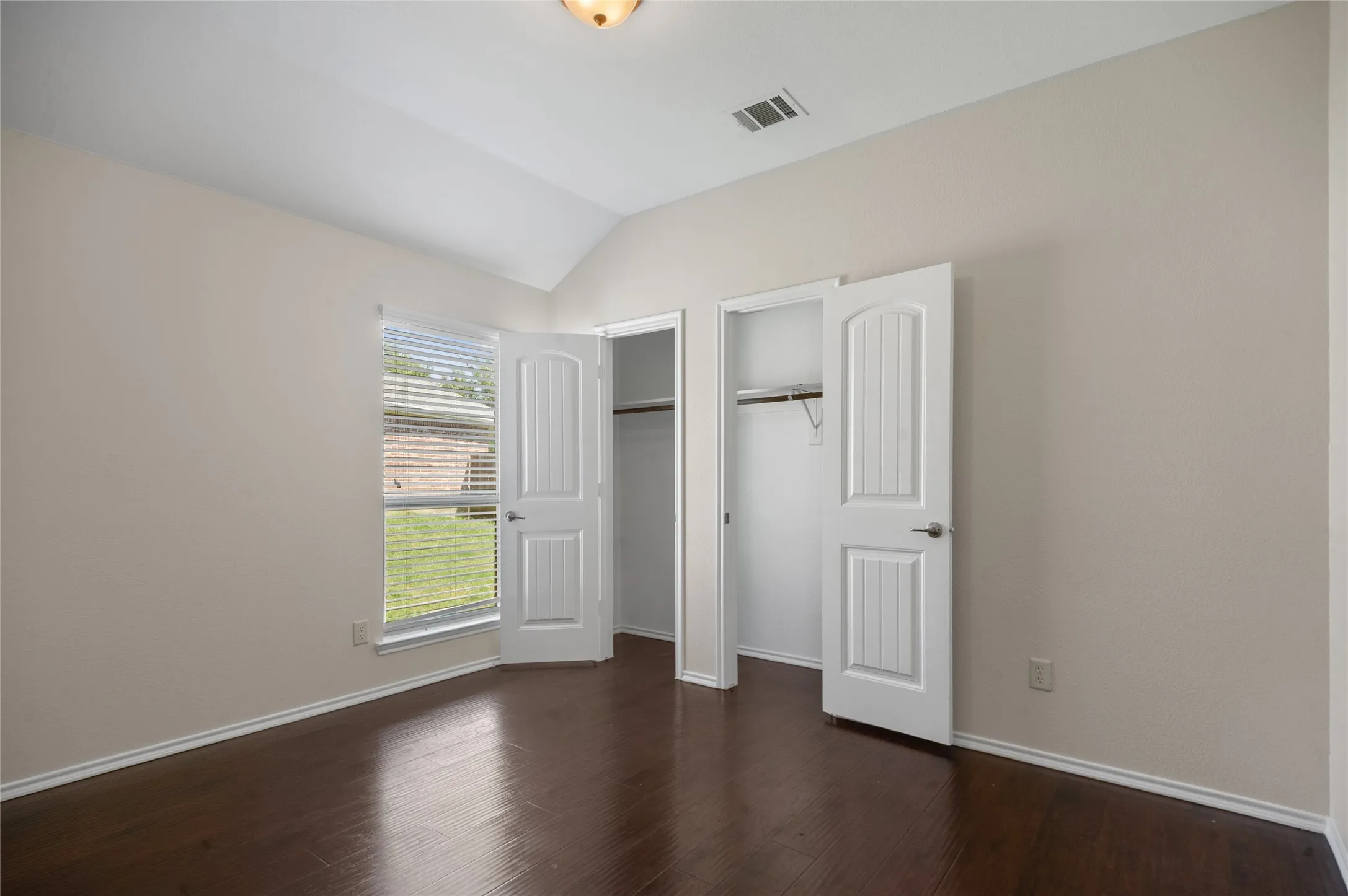 Single Family Residence For Rent in Collin County , 805 Hazels Way, Anna, Texas 75409, 3 Bedroom, 2 Bathroom, 2 Garage spaces, 1,688 Sqft, built in 2014, mls#21404628, Real Estate Agent in Anna, Homes For Rent in Collin county, Homes For Rent in Anna, Realtor in Anna Texas, Real Estate Brokerage Independent Realty Texas, Luminita Cordes Realtor