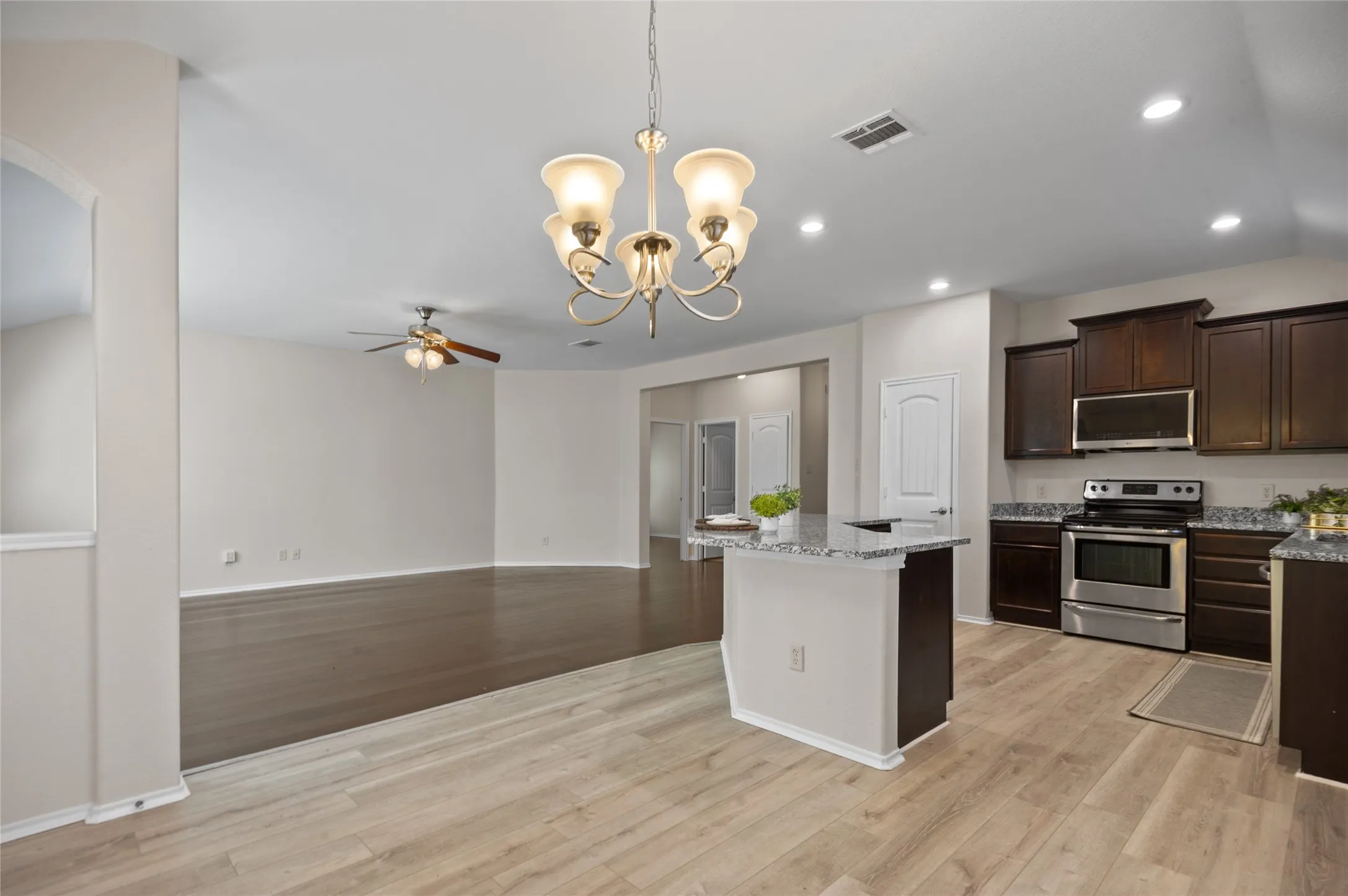 Single Family Residence For Rent in Collin County , 805 Hazels Way, Anna, Texas 75409, 3 Bedroom, 2 Bathroom, 2 Garage spaces, 1,688 Sqft, built in 2014, mls#21404628, Real Estate Agent in Anna, Homes For Rent in Collin county, Homes For Rent in Anna, Realtor in Anna Texas, Real Estate Brokerage Independent Realty Texas, Luminita Cordes Realtor