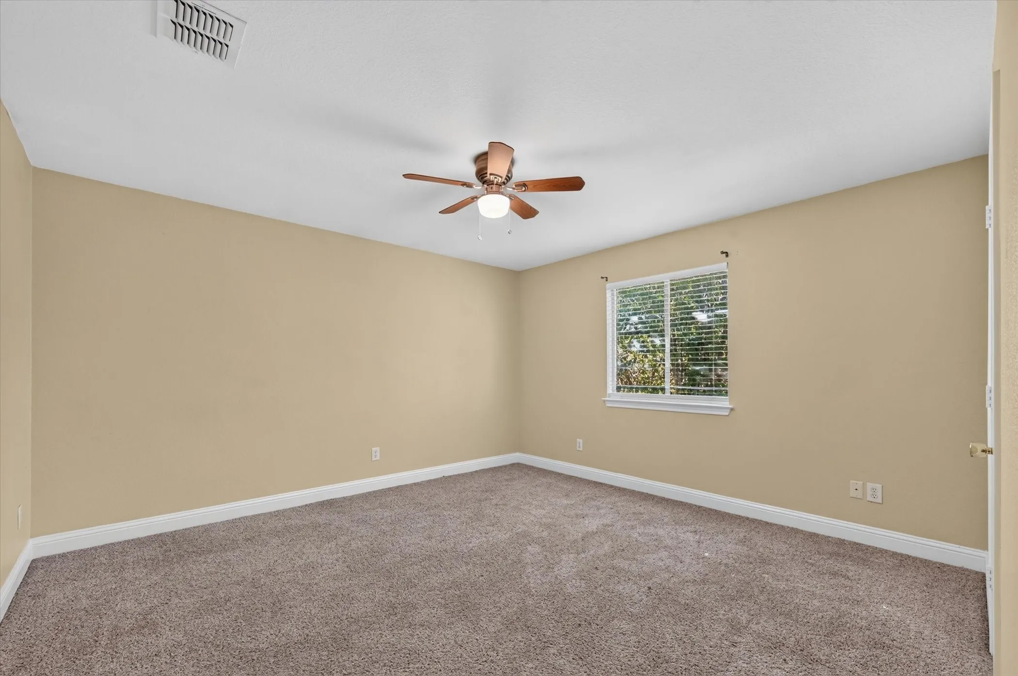 Single Family Residence For Rent in Collin County , 2613 Sundance Drive, Mc Kinney, Texas 75071, 4 Bedroom, 3 Bathroom, 2 Garage spaces, 2,203 Sqft, built in 1999, mls#21404631, Real Estate Agent in Mc Kinney, Homes For Rent in Collin county, Homes For Rent in Mc Kinney, Realtor in Mc Kinney Texas, Real Estate Brokerage Independent Realty Texas, Luminita Cordes Realtor