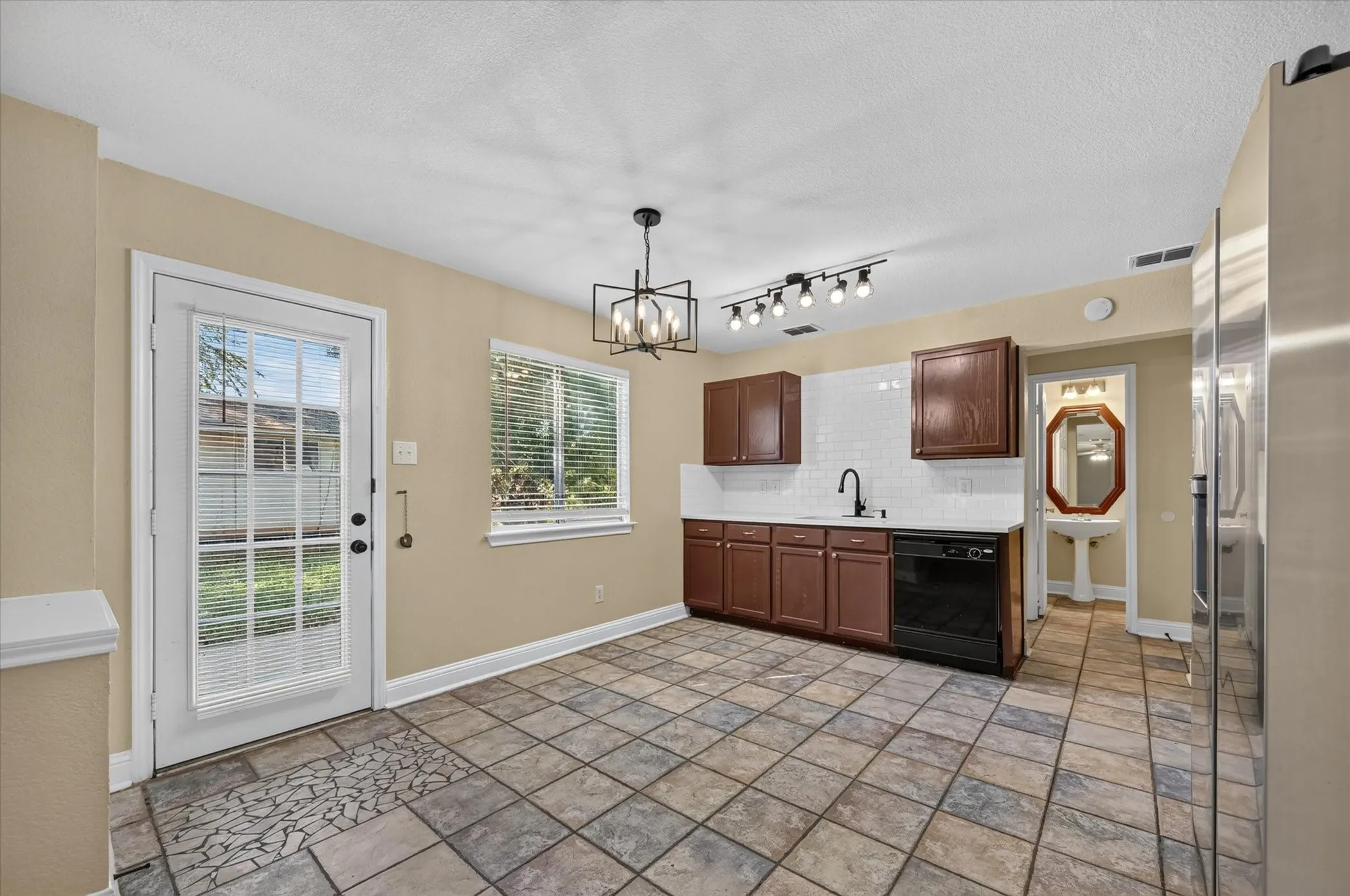 Single Family Residence For Rent in Collin County , 2613 Sundance Drive, Mc Kinney, Texas 75071, 4 Bedroom, 3 Bathroom, 2 Garage spaces, 2,203 Sqft, built in 1999, mls#21404631, Real Estate Agent in Mc Kinney, Homes For Rent in Collin county, Homes For Rent in Mc Kinney, Realtor in Mc Kinney Texas, Real Estate Brokerage Independent Realty Texas, Luminita Cordes Realtor