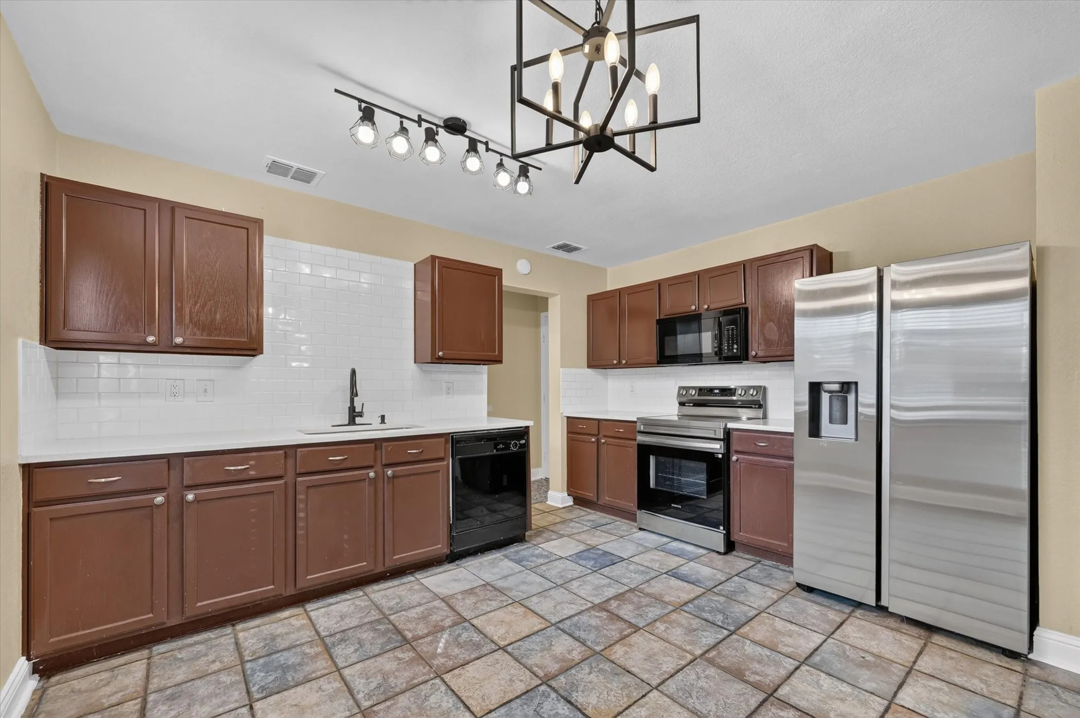 Single Family Residence For Rent in Collin County , 2613 Sundance Drive, Mc Kinney, Texas 75071, 4 Bedroom, 3 Bathroom, 2 Garage spaces, 2,203 Sqft, built in 1999, mls#21404631, Real Estate Agent in Mc Kinney, Homes For Rent in Collin county, Homes For Rent in Mc Kinney, Realtor in Mc Kinney Texas, Real Estate Brokerage Independent Realty Texas, Luminita Cordes Realtor
