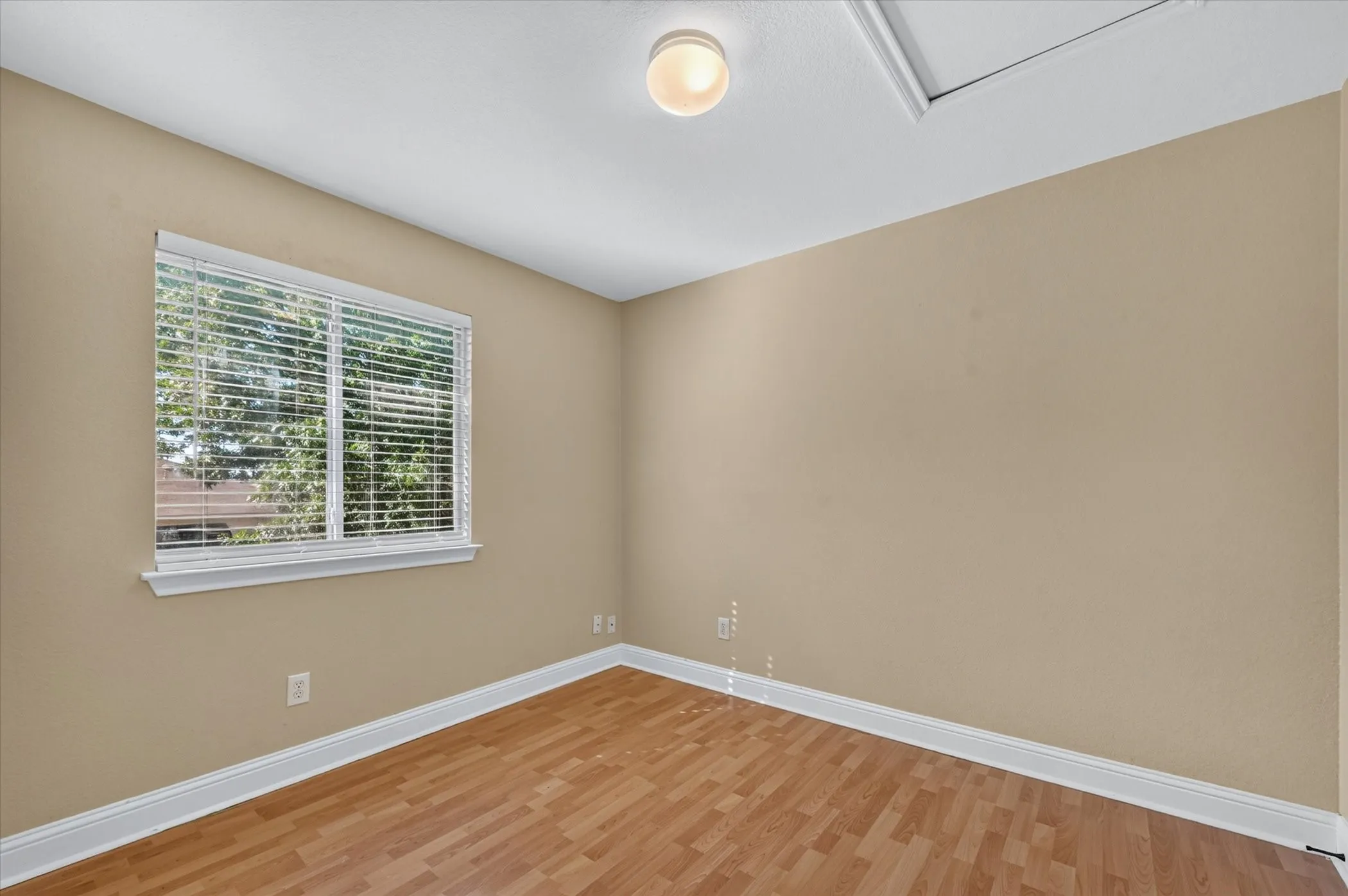 Single Family Residence For Rent in Collin County , 2613 Sundance Drive, Mc Kinney, Texas 75071, 4 Bedroom, 3 Bathroom, 2 Garage spaces, 2,203 Sqft, built in 1999, mls#21404631, Real Estate Agent in Mc Kinney, Homes For Rent in Collin county, Homes For Rent in Mc Kinney, Realtor in Mc Kinney Texas, Real Estate Brokerage Independent Realty Texas, Luminita Cordes Realtor