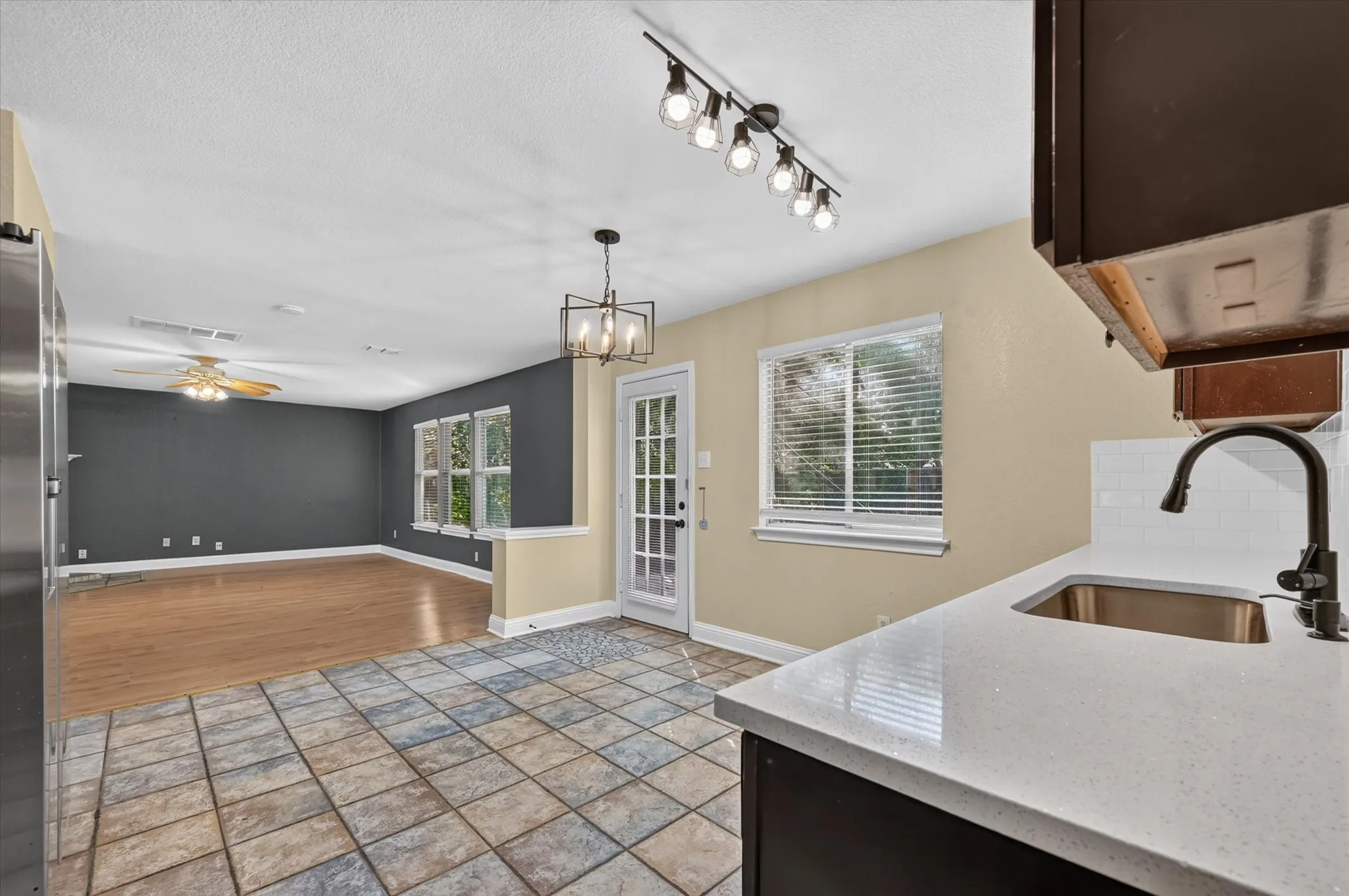 Single Family Residence For Rent in Collin County , 2613 Sundance Drive, Mc Kinney, Texas 75071, 4 Bedroom, 3 Bathroom, 2 Garage spaces, 2,203 Sqft, built in 1999, mls#21404631, Real Estate Agent in Mc Kinney, Homes For Rent in Collin county, Homes For Rent in Mc Kinney, Realtor in Mc Kinney Texas, Real Estate Brokerage Independent Realty Texas, Luminita Cordes Realtor