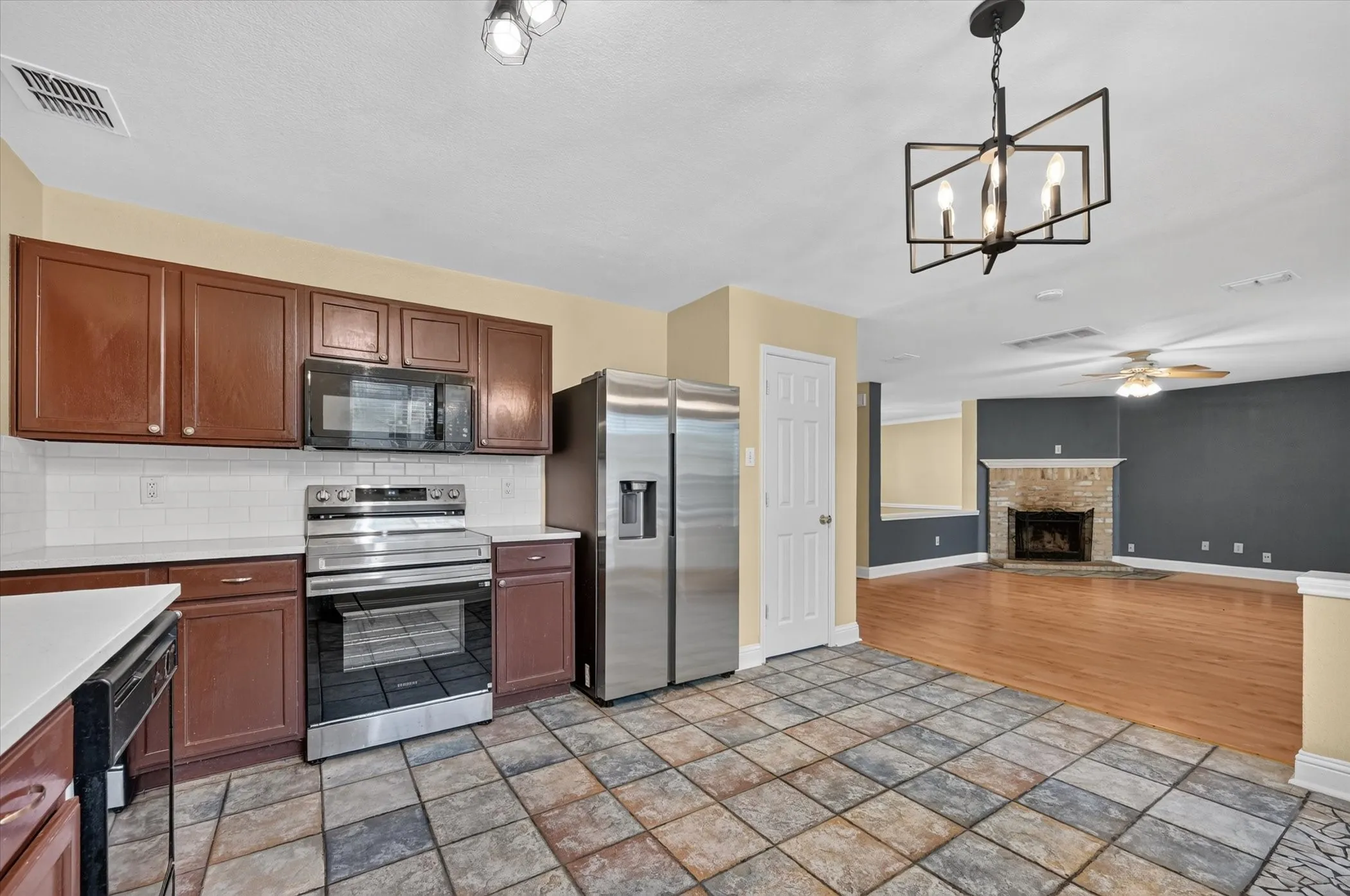 Single Family Residence For Rent in Collin County , 2613 Sundance Drive, Mc Kinney, Texas 75071, 4 Bedroom, 3 Bathroom, 2 Garage spaces, 2,203 Sqft, built in 1999, mls#21404631, Real Estate Agent in Mc Kinney, Homes For Rent in Collin county, Homes For Rent in Mc Kinney, Realtor in Mc Kinney Texas, Real Estate Brokerage Independent Realty Texas, Luminita Cordes Realtor