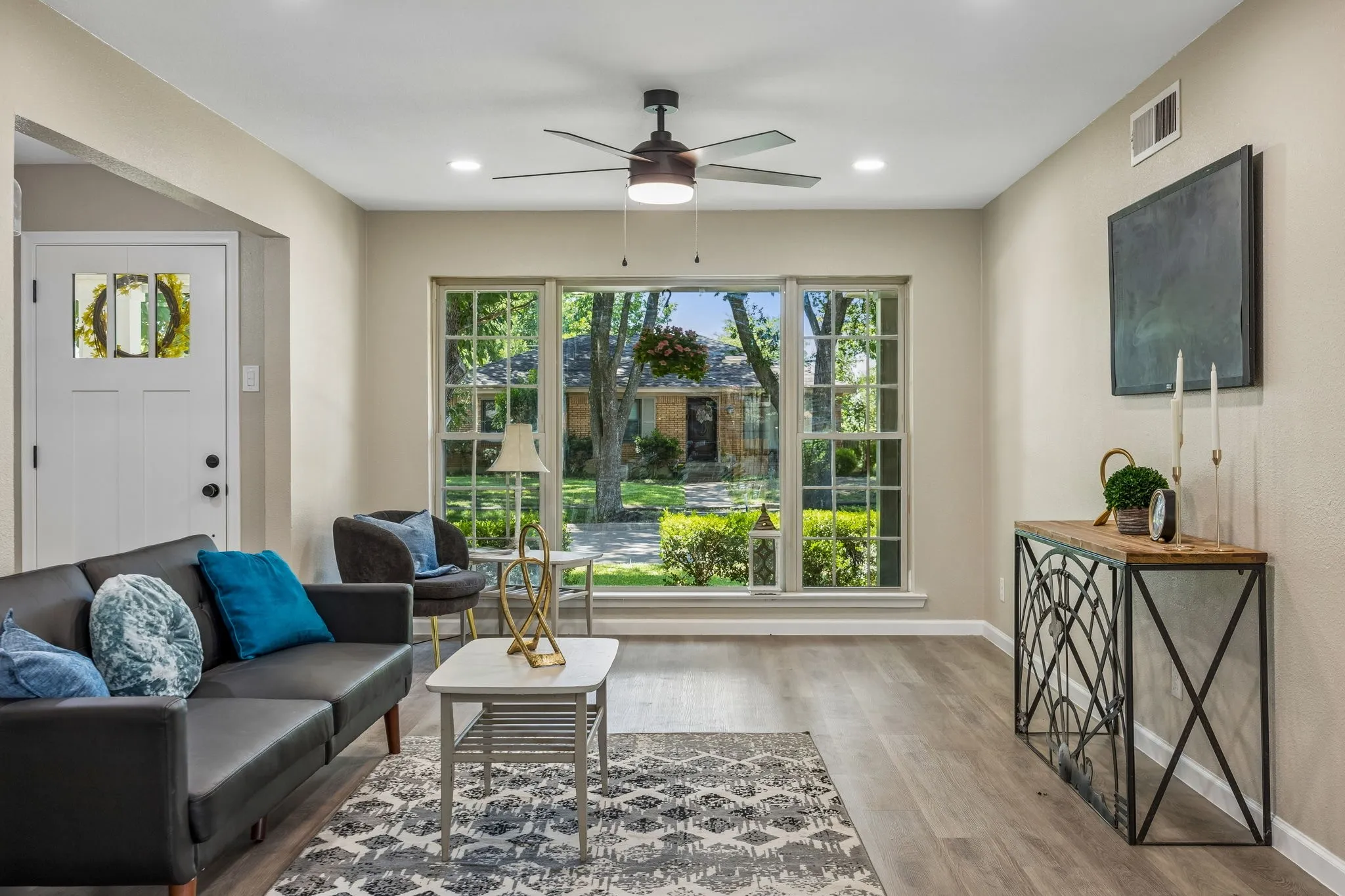 Single Family Residence For Rent in Dallas County , 1725 Bardfield Avenue, Garland, Texas 75041, 3 Bedroom, 2 Bathroom, 2 Garage spaces, 1,503 Sqft, built in 1965, mls#21404632, Real Estate Agent in Garland, Homes For Rent in Dallas county, Homes For Rent in Garland, Realtor in Garland Texas, Real Estate Brokerage Independent Realty Texas, Luminita Cordes Realtor