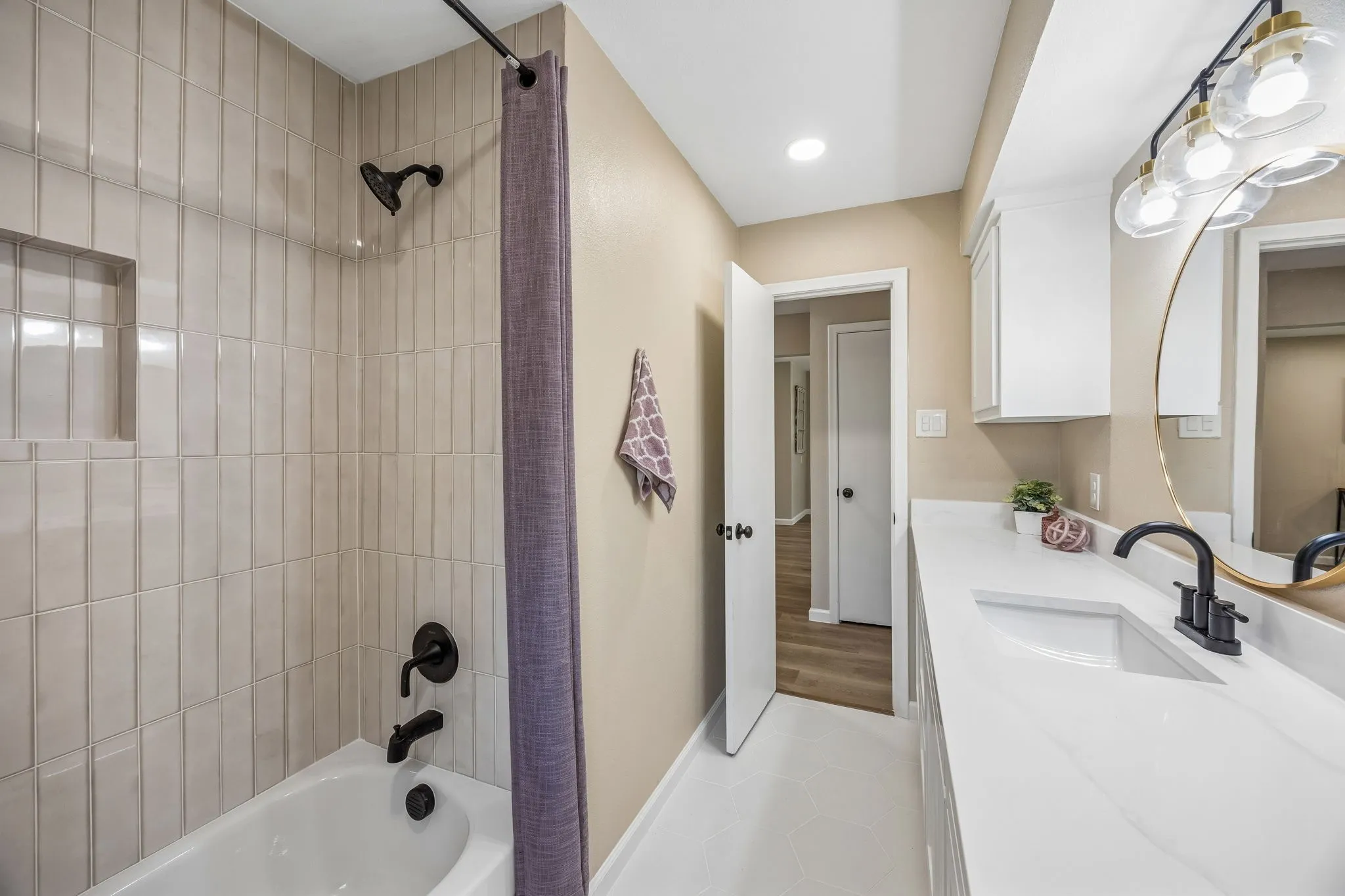 Single Family Residence For Rent in Dallas County , 1725 Bardfield Avenue, Garland, Texas 75041, 3 Bedroom, 2 Bathroom, 2 Garage spaces, 1,503 Sqft, built in 1965, mls#21404632, Real Estate Agent in Garland, Homes For Rent in Dallas county, Homes For Rent in Garland, Realtor in Garland Texas, Real Estate Brokerage Independent Realty Texas, Luminita Cordes Realtor