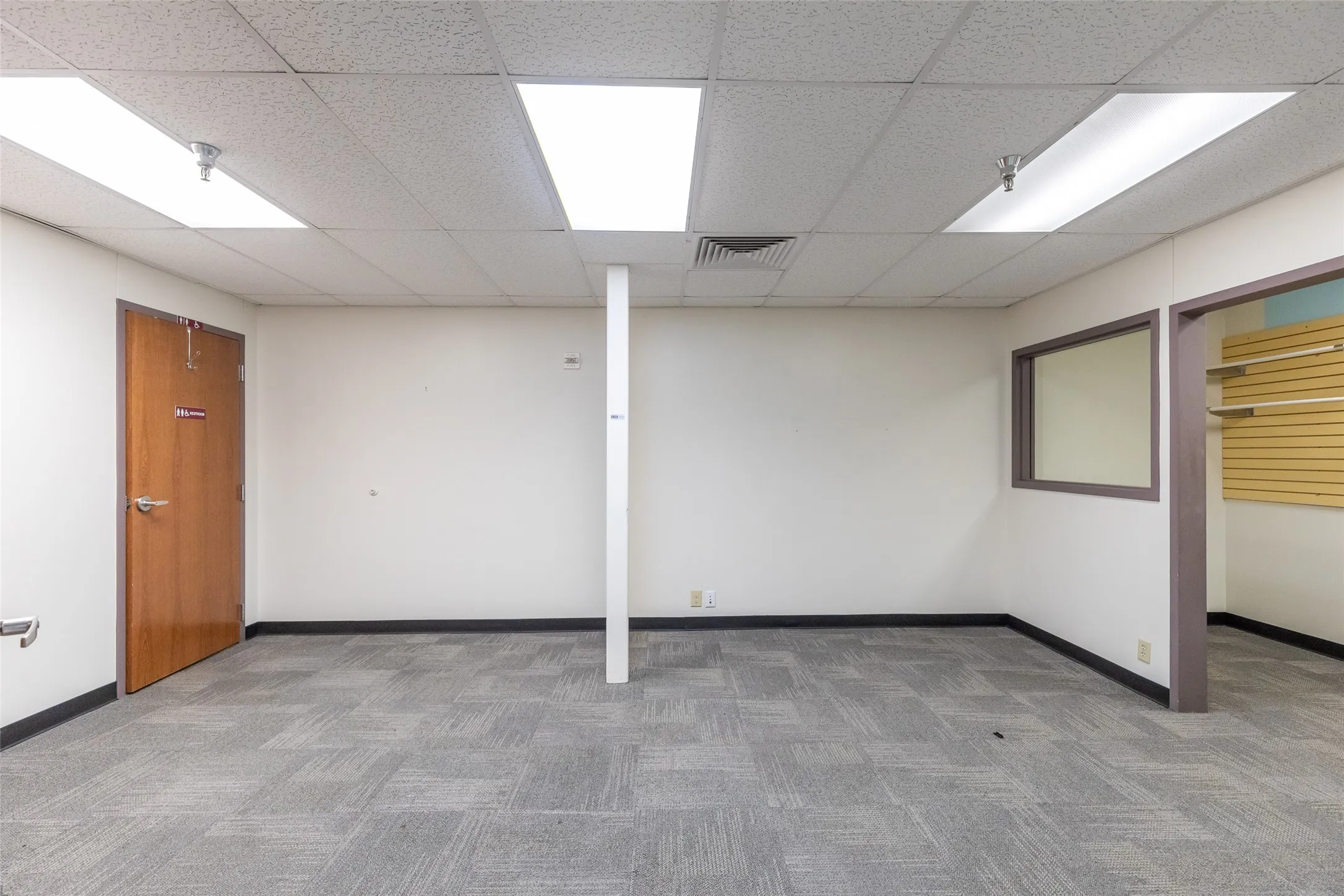 Office For Rent in Taylor County , 3025 Southwest Drive, Abilene, Texas 79605, 0, 0, Garage spaces, 15,046 Sqft, built in 1985, mls#21392468, Real Estate Agent in Abilene, Homes For Rent in Taylor county, Homes For Rent in Abilene, Realtor in Abilene Texas, Real Estate Brokerage Independent Realty Texas, Luminita Cordes Realtor