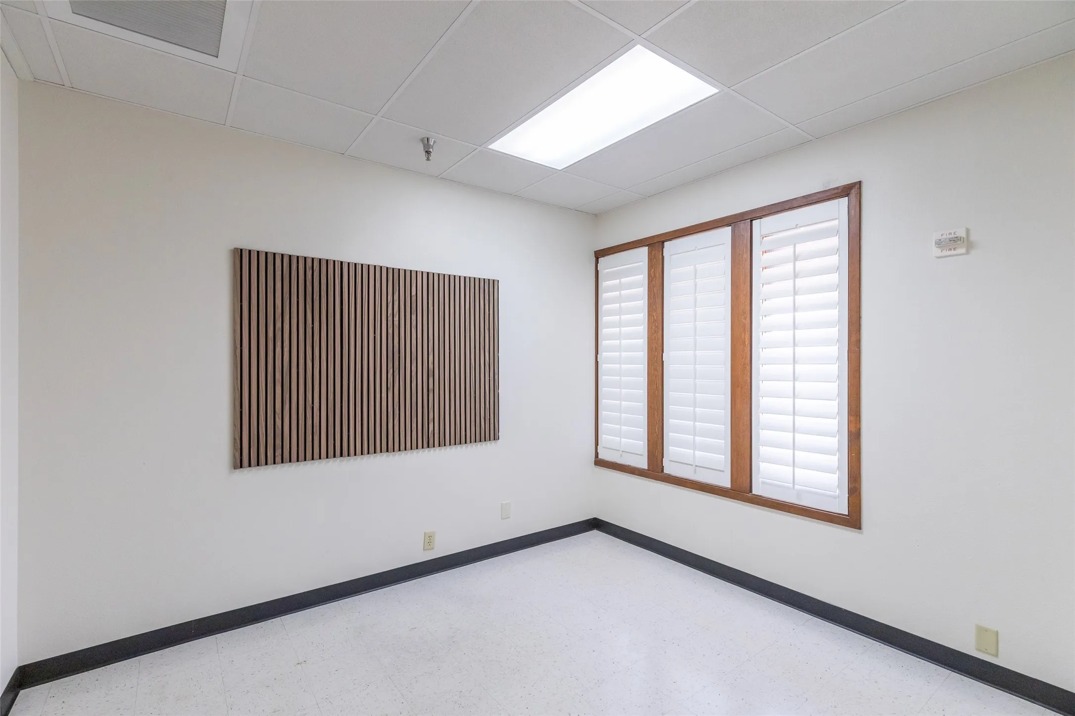Office For Rent in Taylor County , 3025 Southwest Drive, Abilene, Texas 79605, 0, 0, Garage spaces, 15,046 Sqft, built in 1985, mls#21392468, Real Estate Agent in Abilene, Homes For Rent in Taylor county, Homes For Rent in Abilene, Realtor in Abilene Texas, Real Estate Brokerage Independent Realty Texas, Luminita Cordes Realtor