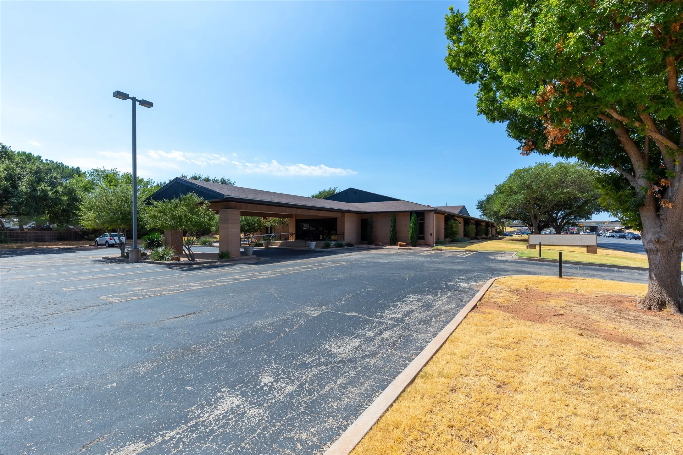 Office For Rent in Taylor County , 3025 Southwest Drive, Abilene, Texas 79605, 0, 0, Garage spaces, 15,046 Sqft, built in 1985, mls#21392468, Real Estate Agent in Abilene, Homes For Rent in Taylor county, Homes For Rent in Abilene, Realtor in Abilene Texas, Real Estate Brokerage Independent Realty Texas, Luminita Cordes Realtor
