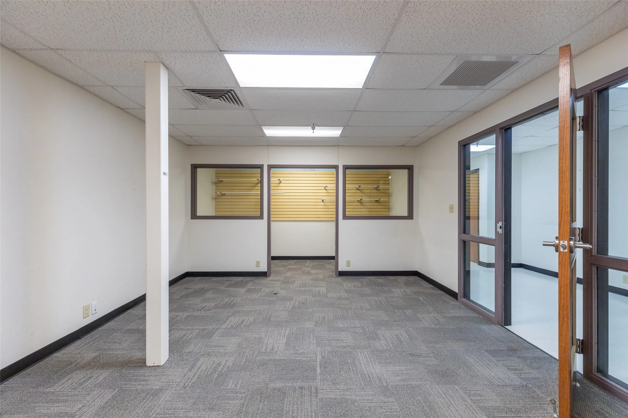 Office For Rent in Taylor County , 3025 Southwest Drive, Abilene, Texas 79605, 0, 0, Garage spaces, 15,046 Sqft, built in 1985, mls#21392468, Real Estate Agent in Abilene, Homes For Rent in Taylor county, Homes For Rent in Abilene, Realtor in Abilene Texas, Real Estate Brokerage Independent Realty Texas, Luminita Cordes Realtor