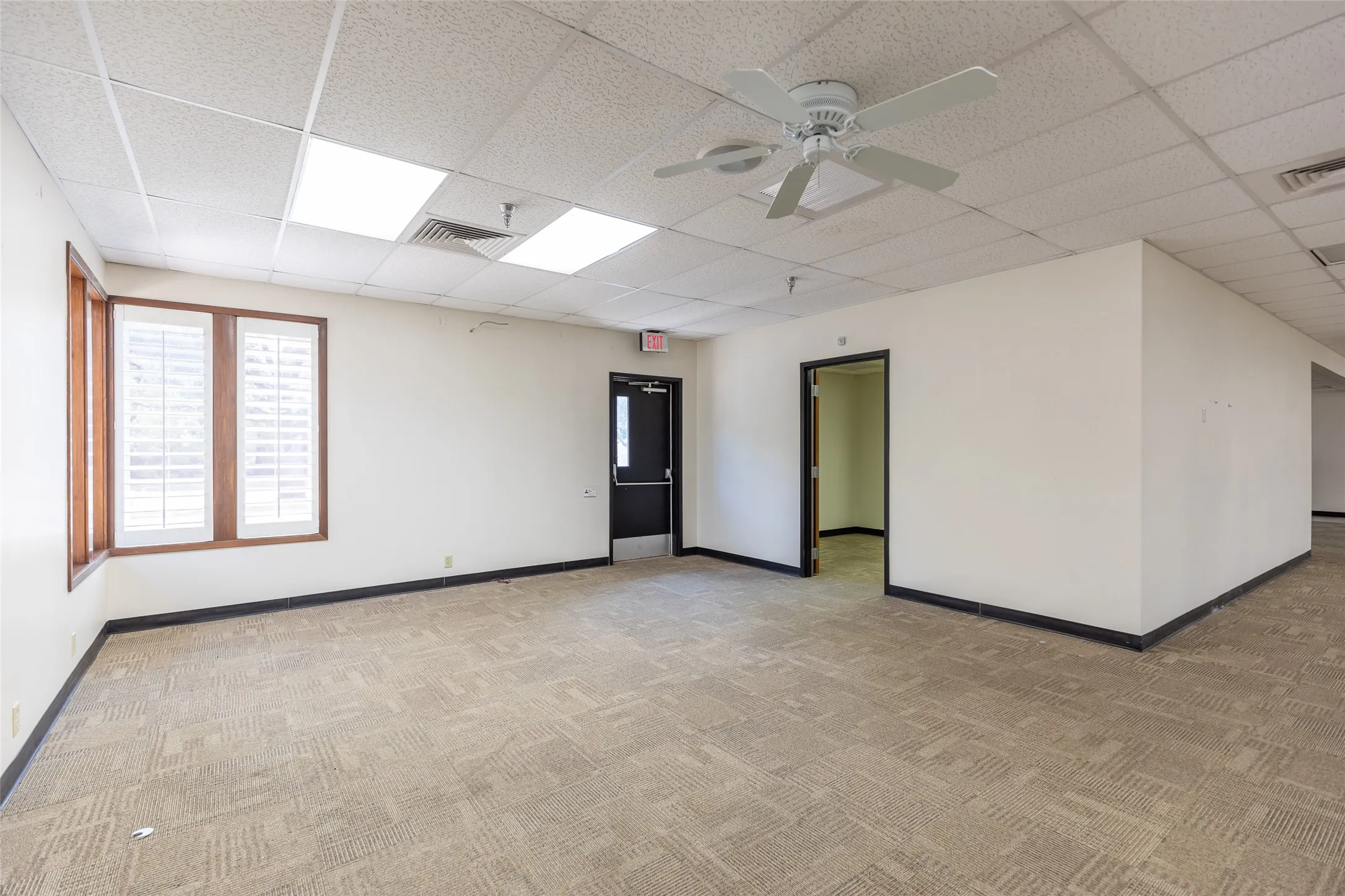 Office For Rent in Taylor County , 3025 Southwest Drive, Abilene, Texas 79605, 0, 0, Garage spaces, 15,046 Sqft, built in 1985, mls#21392468, Real Estate Agent in Abilene, Homes For Rent in Taylor county, Homes For Rent in Abilene, Realtor in Abilene Texas, Real Estate Brokerage Independent Realty Texas, Luminita Cordes Realtor