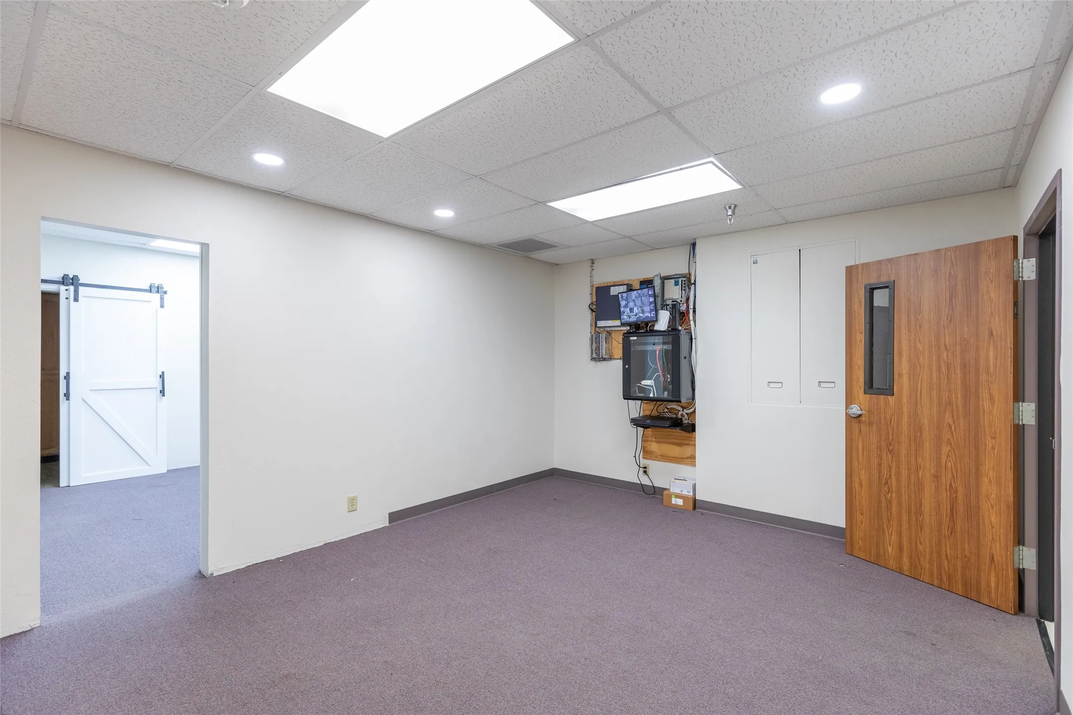 Office For Rent in Taylor County , 3025 Southwest Drive, Abilene, Texas 79605, 0, 0, Garage spaces, 15,046 Sqft, built in 1985, mls#21392468, Real Estate Agent in Abilene, Homes For Rent in Taylor county, Homes For Rent in Abilene, Realtor in Abilene Texas, Real Estate Brokerage Independent Realty Texas, Luminita Cordes Realtor
