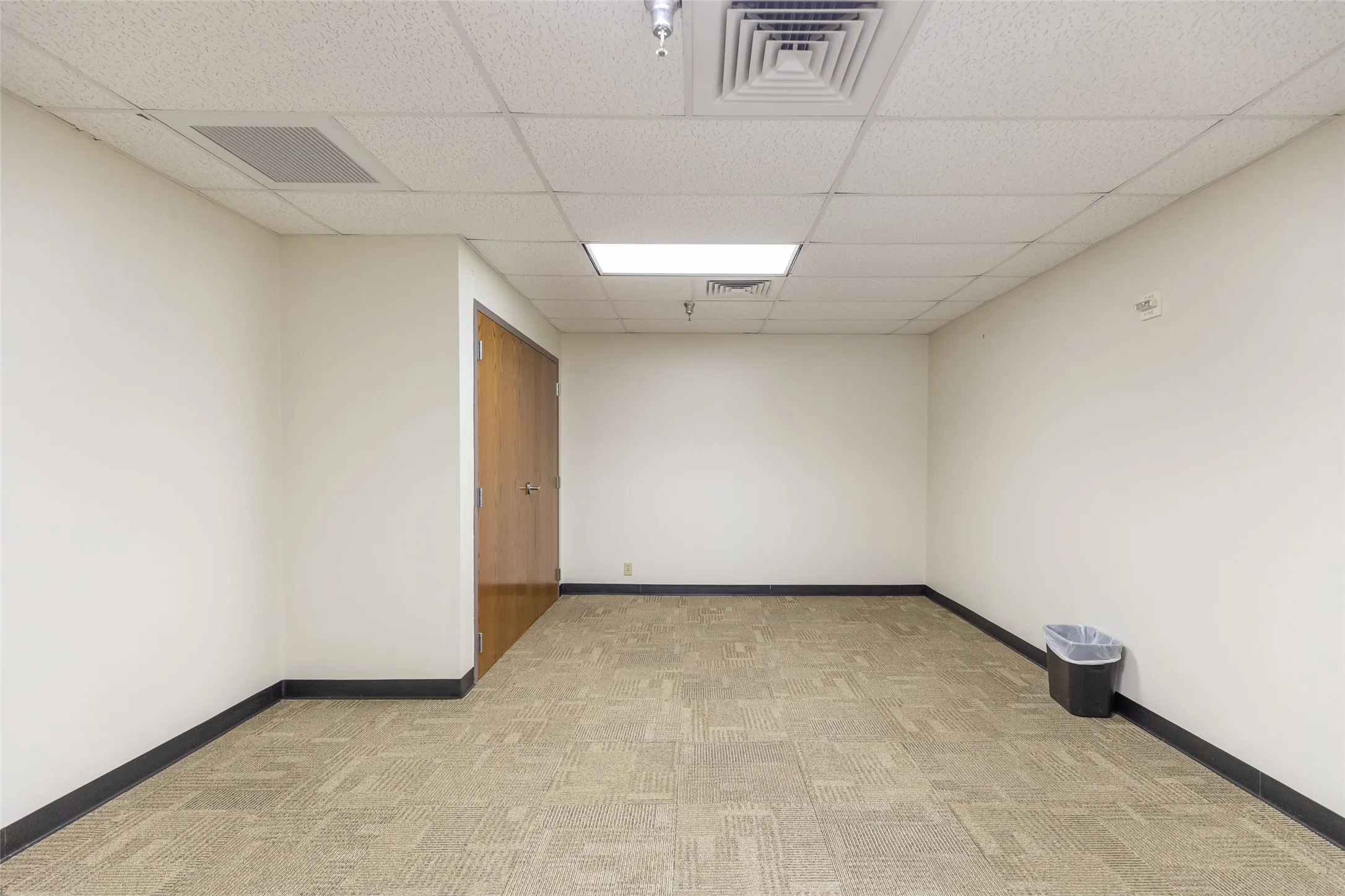 Office For Rent in Taylor County , 3025 Southwest Drive, Abilene, Texas 79605, 0, 0, Garage spaces, 15,046 Sqft, built in 1985, mls#21392468, Real Estate Agent in Abilene, Homes For Rent in Taylor county, Homes For Rent in Abilene, Realtor in Abilene Texas, Real Estate Brokerage Independent Realty Texas, Luminita Cordes Realtor