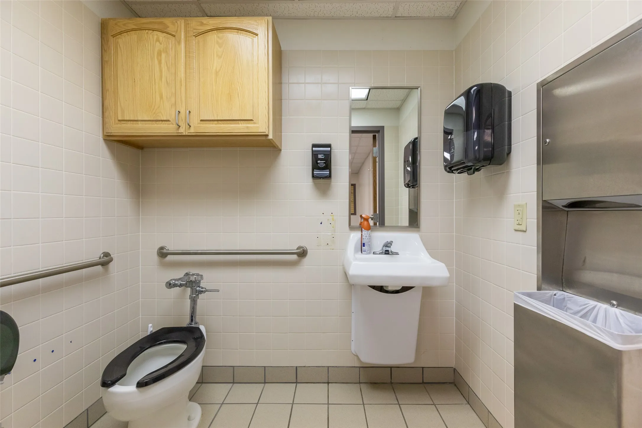 Office For Rent in Taylor County , 3025 Southwest Drive, Abilene, Texas 79605, 0, 0, Garage spaces, 15,046 Sqft, built in 1985, mls#21392468, Real Estate Agent in Abilene, Homes For Rent in Taylor county, Homes For Rent in Abilene, Realtor in Abilene Texas, Real Estate Brokerage Independent Realty Texas, Luminita Cordes Realtor