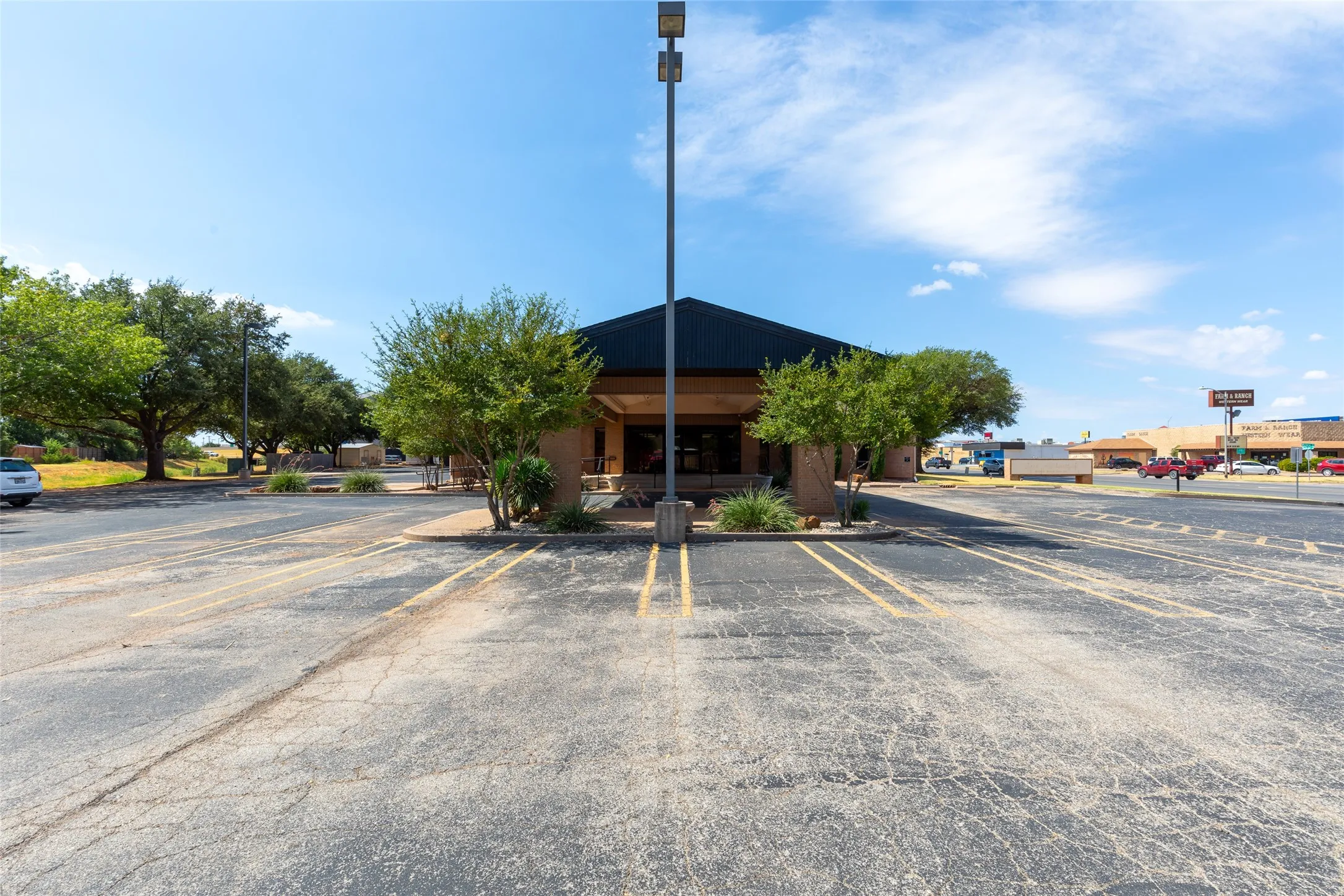 Office For Rent in Taylor County , 3025 Southwest Drive, Abilene, Texas 79605, 0, 0, Garage spaces, 15,046 Sqft, built in 1985, mls#21392468, Real Estate Agent in Abilene, Homes For Rent in Taylor county, Homes For Rent in Abilene, Realtor in Abilene Texas, Real Estate Brokerage Independent Realty Texas, Luminita Cordes Realtor