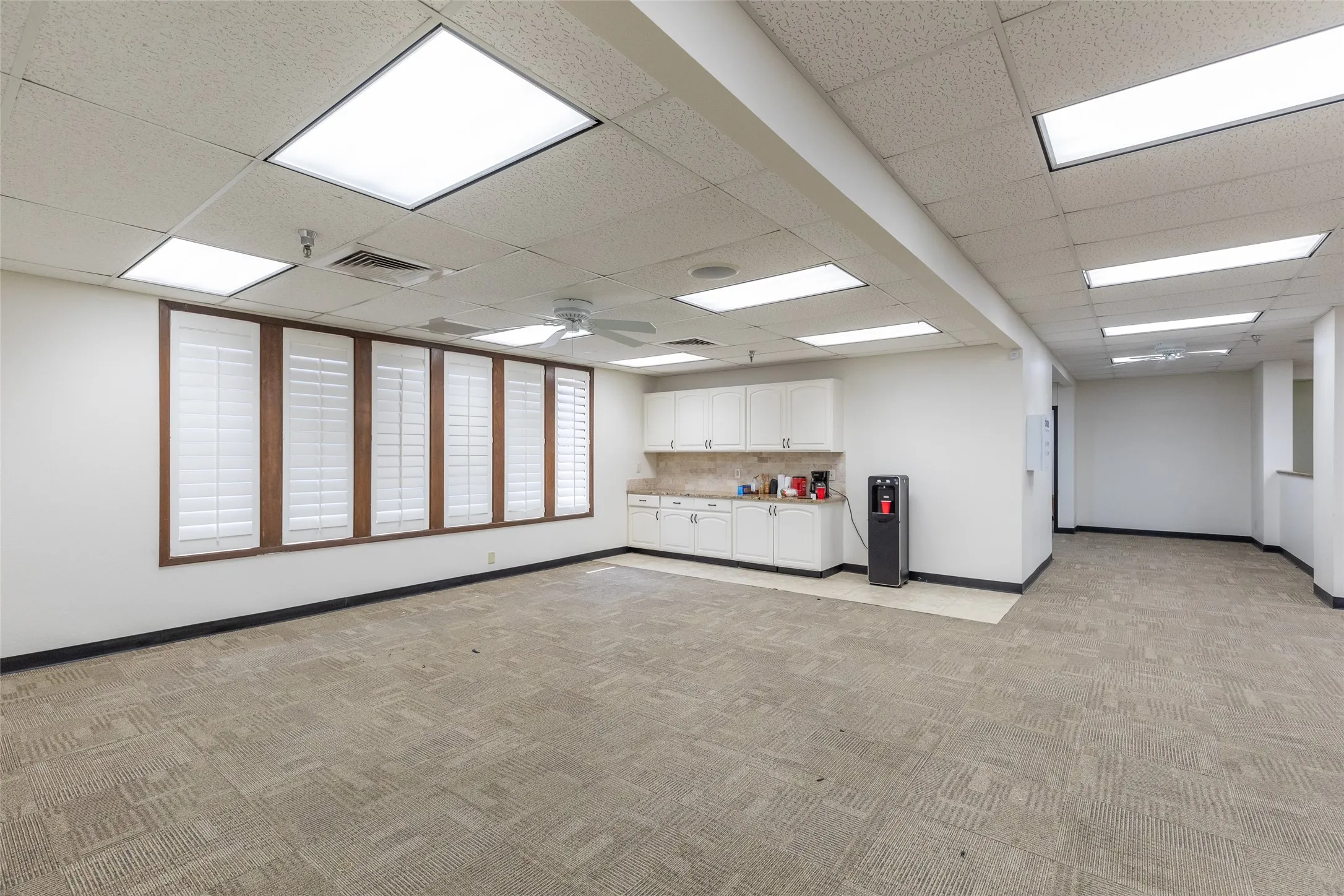 Office For Rent in Taylor County , 3025 Southwest Drive, Abilene, Texas 79605, 0, 0, Garage spaces, 15,046 Sqft, built in 1985, mls#21392468, Real Estate Agent in Abilene, Homes For Rent in Taylor county, Homes For Rent in Abilene, Realtor in Abilene Texas, Real Estate Brokerage Independent Realty Texas, Luminita Cordes Realtor