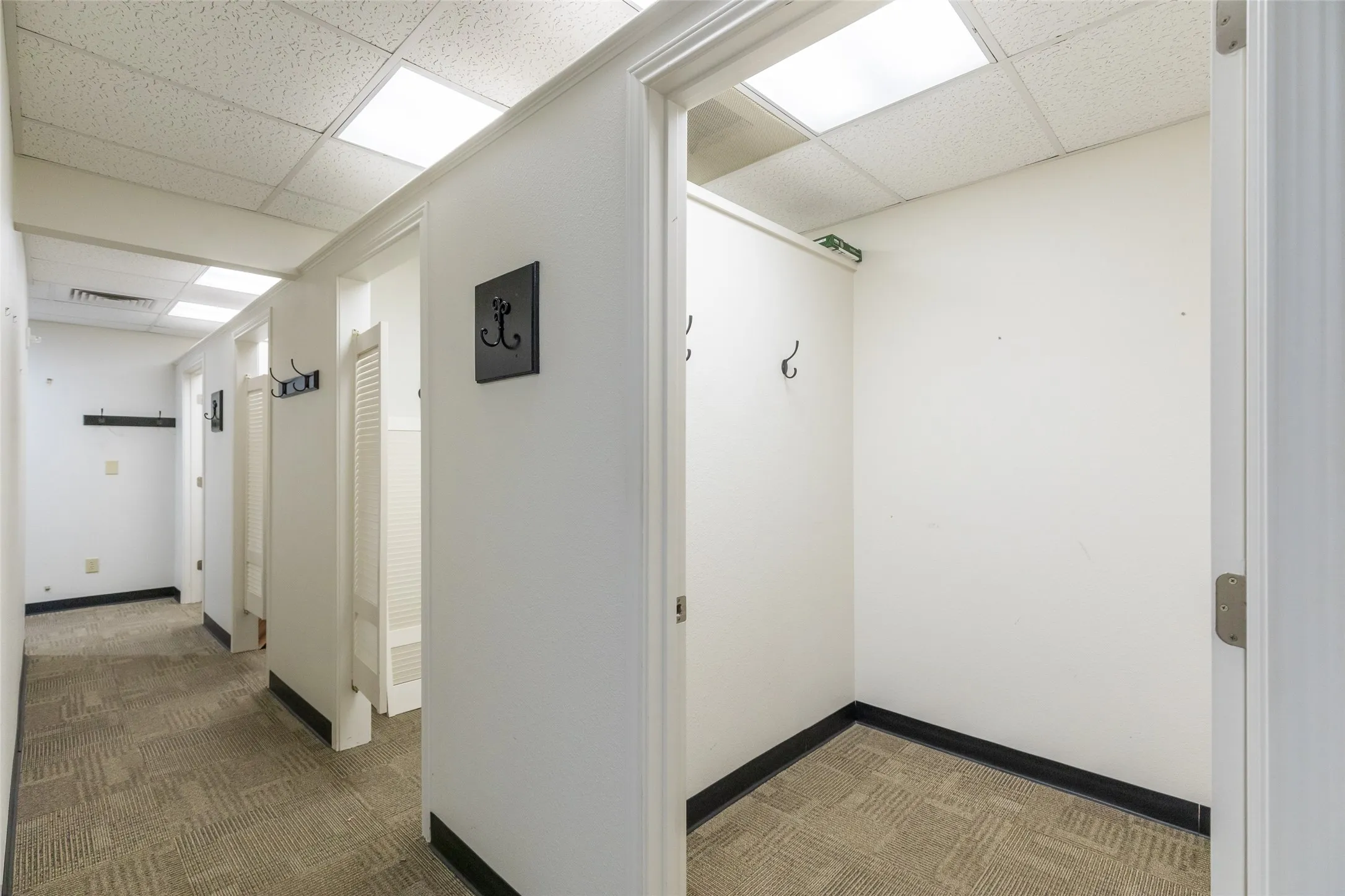 Office For Rent in Taylor County , 3025 Southwest Drive, Abilene, Texas 79605, 0, 0, Garage spaces, 15,046 Sqft, built in 1985, mls#21392468, Real Estate Agent in Abilene, Homes For Rent in Taylor county, Homes For Rent in Abilene, Realtor in Abilene Texas, Real Estate Brokerage Independent Realty Texas, Luminita Cordes Realtor