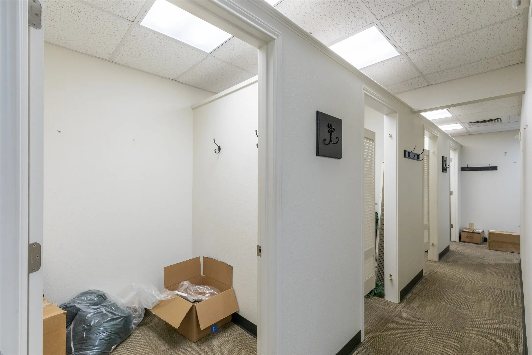 Office For Rent in Taylor County , 3025 Southwest Drive, Abilene, Texas 79605, 0, 0, Garage spaces, 15,046 Sqft, built in 1985, mls#21392468, Real Estate Agent in Abilene, Homes For Rent in Taylor county, Homes For Rent in Abilene, Realtor in Abilene Texas, Real Estate Brokerage Independent Realty Texas, Luminita Cordes Realtor