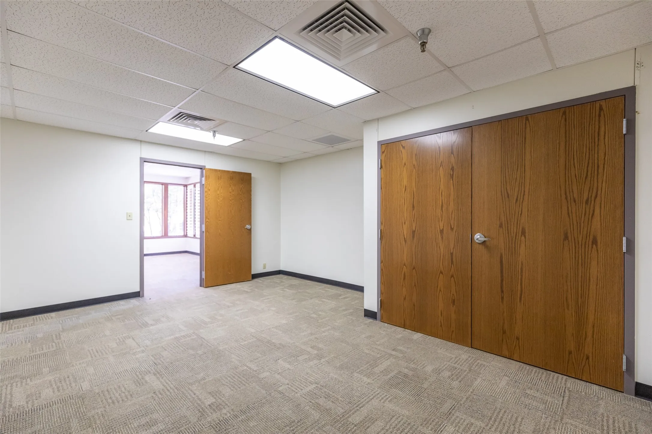 Office For Rent in Taylor County , 3025 Southwest Drive, Abilene, Texas 79605, 0, 0, Garage spaces, 15,046 Sqft, built in 1985, mls#21392468, Real Estate Agent in Abilene, Homes For Rent in Taylor county, Homes For Rent in Abilene, Realtor in Abilene Texas, Real Estate Brokerage Independent Realty Texas, Luminita Cordes Realtor