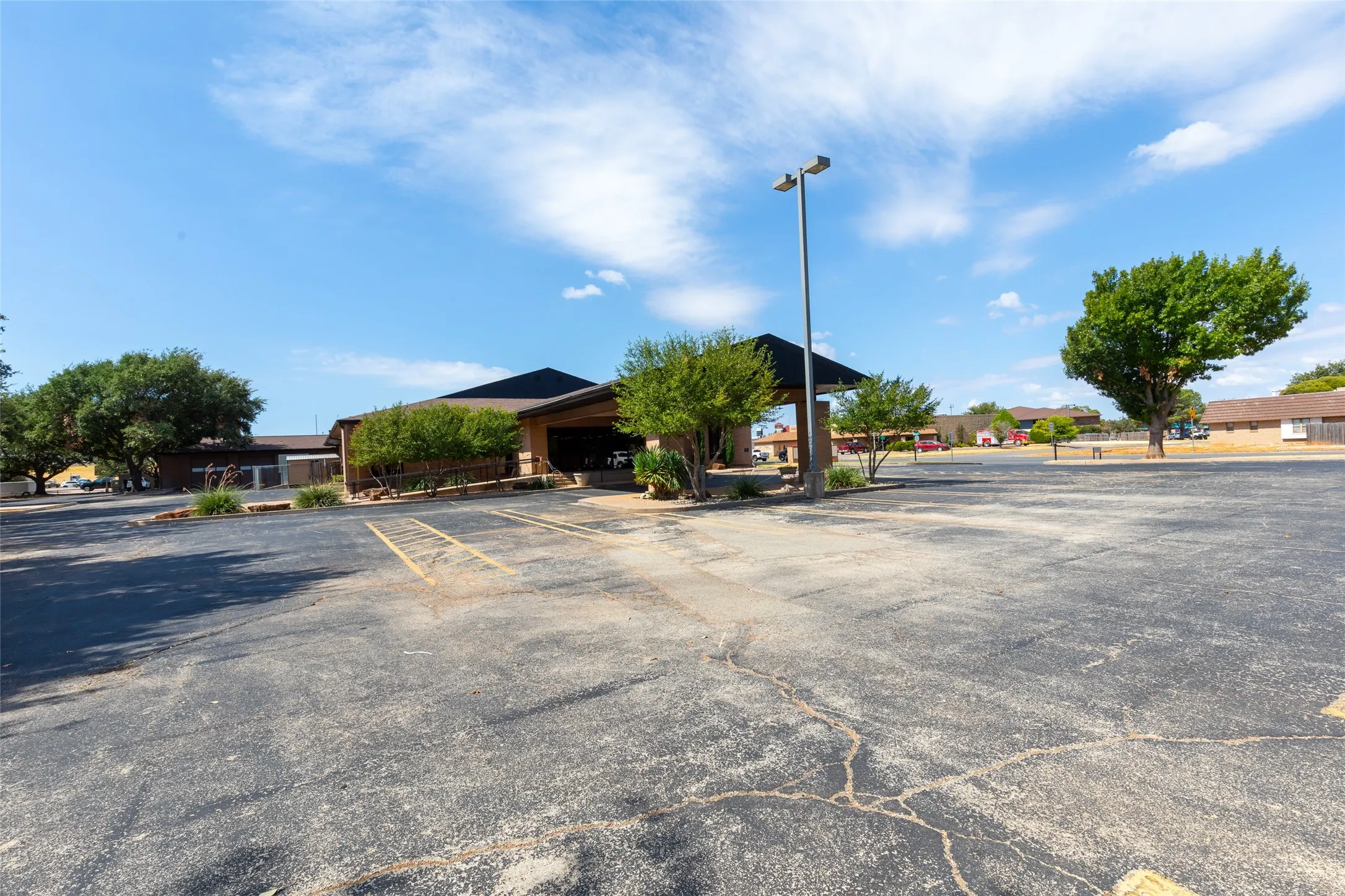 Office For Rent in Taylor County , 3025 Southwest Drive, Abilene, Texas 79605, 0, 0, Garage spaces, 15,046 Sqft, built in 1985, mls#21392468, Real Estate Agent in Abilene, Homes For Rent in Taylor county, Homes For Rent in Abilene, Realtor in Abilene Texas, Real Estate Brokerage Independent Realty Texas, Luminita Cordes Realtor