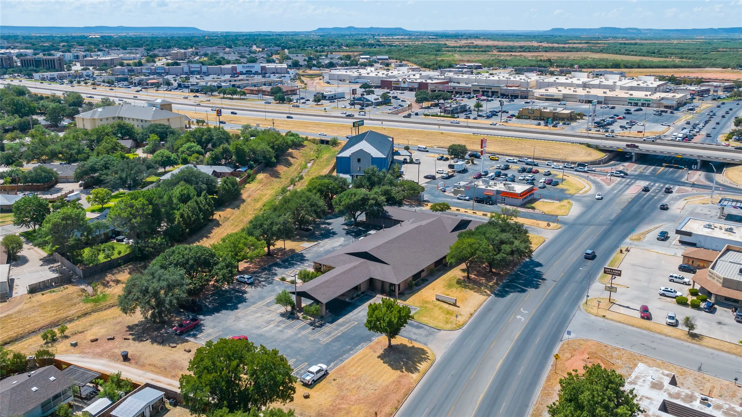Office For Rent in Taylor County , 3025 Southwest Drive, Abilene, Texas 79605, 0, 0, Garage spaces, 15,046 Sqft, built in 1985, mls#21392468, Real Estate Agent in Abilene, Homes For Rent in Taylor county, Homes For Rent in Abilene, Realtor in Abilene Texas, Real Estate Brokerage Independent Realty Texas, Luminita Cordes Realtor